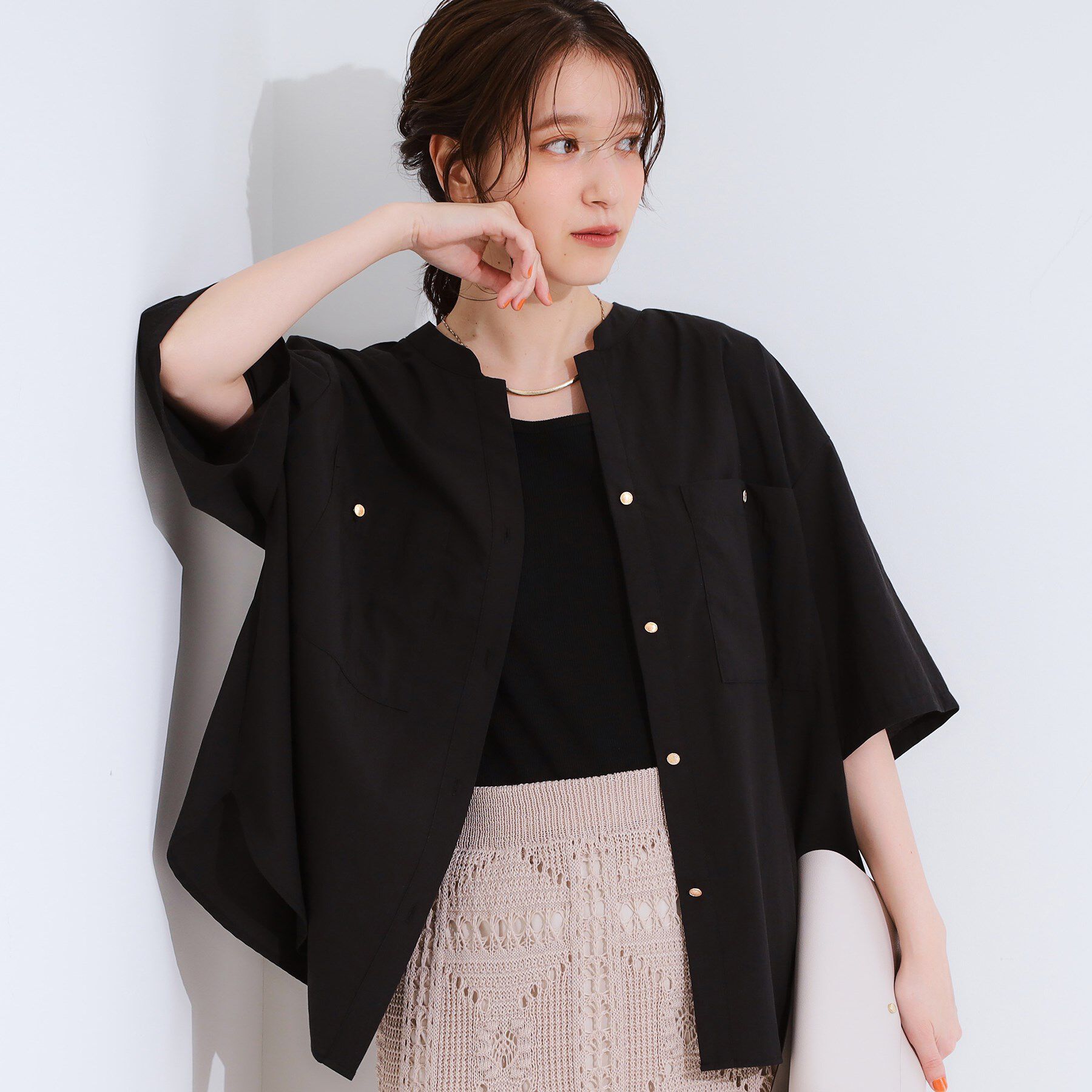 SHOO･LA･RUE「【S-LL】大人の抜け感 ビックポケット Vネックシャツ」|シャツ・ブラウス|ブラック(019)