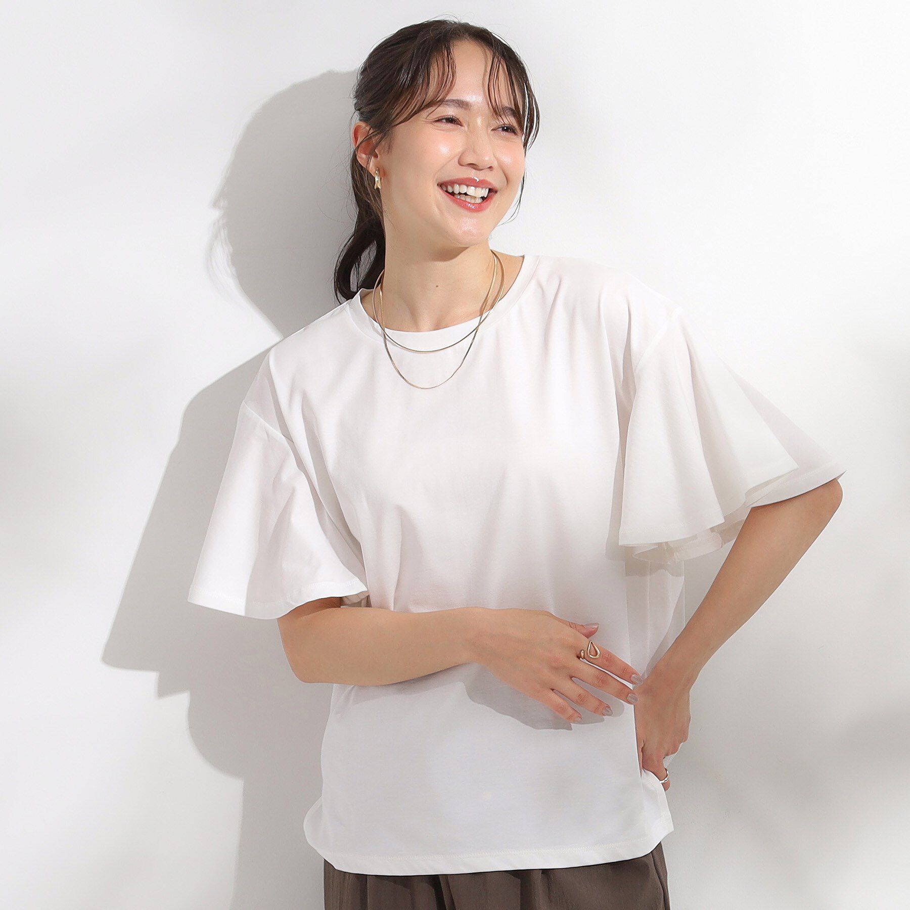 SHOO･LA･RUE「【S-LL/ひんやり/二の腕カバー】華やかさをプラスする お袖フリルTシャツ」|Tシャツ・カットソー|