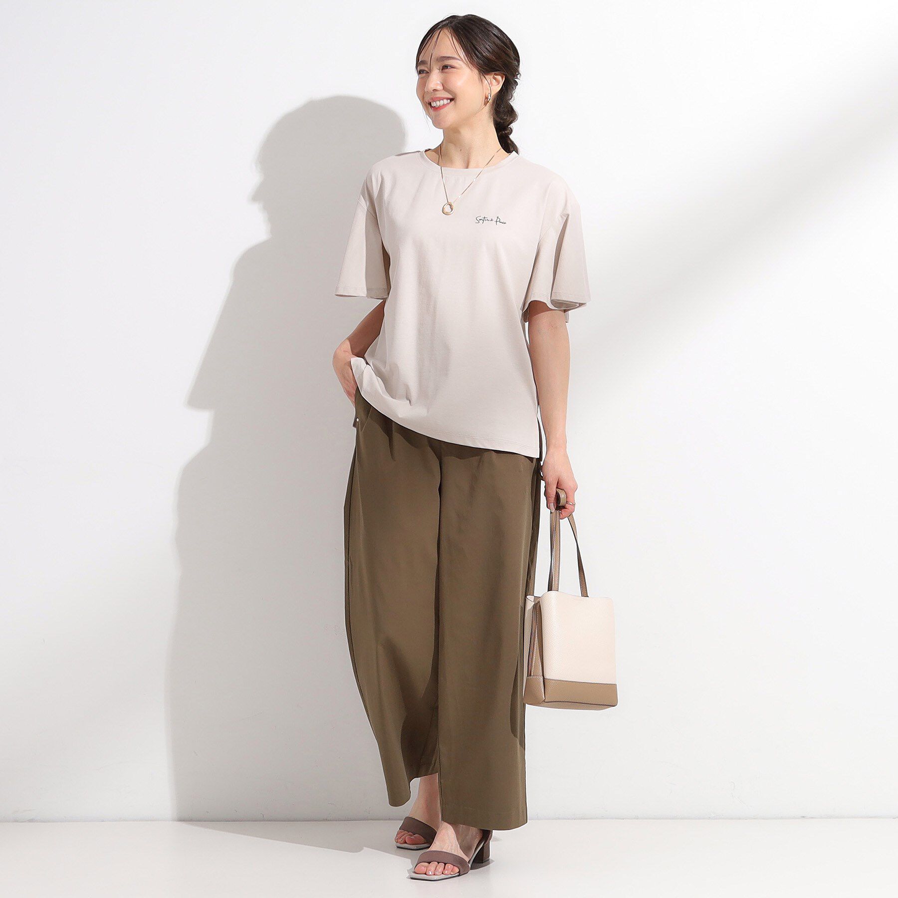 SHOO･LA･RUE「【S-LL/ひんやり/二の腕カバー】華やかさをプラスする お袖フリルTシャツ」|Tシャツ・カットソー|