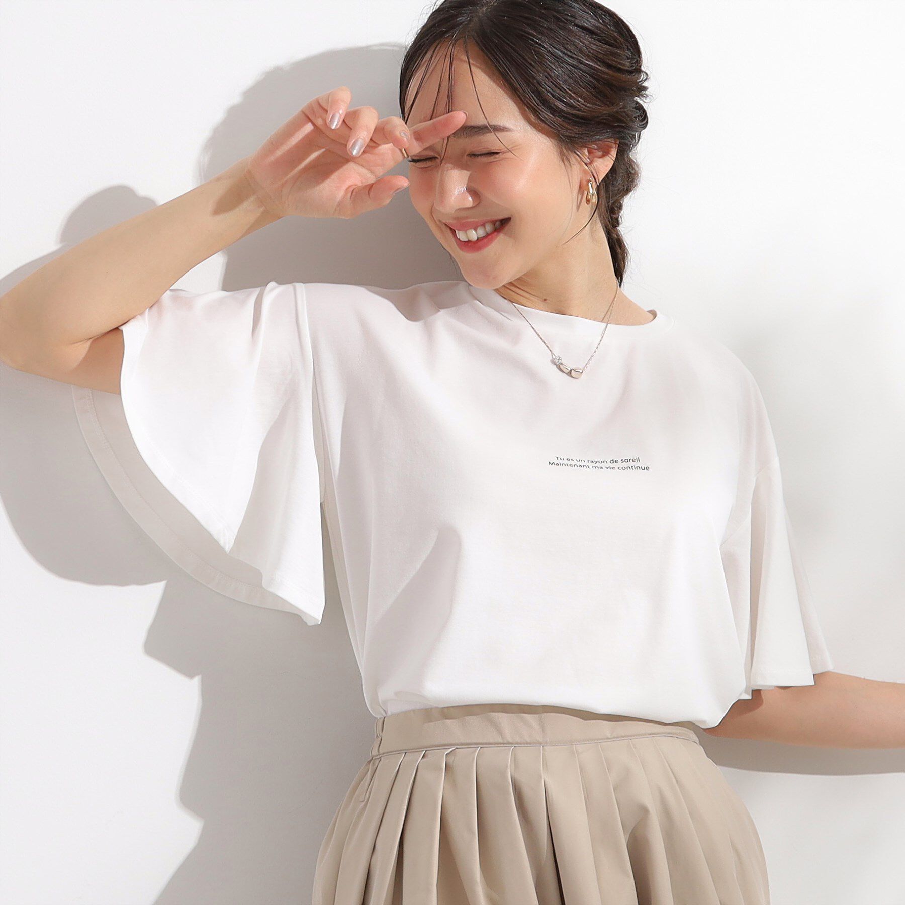 SHOO･LA･RUE「【S-LL/ひんやり/二の腕カバー】華やかさをプラスする お袖フリルTシャツ」|Tシャツ・カットソー|オフホワイト(503