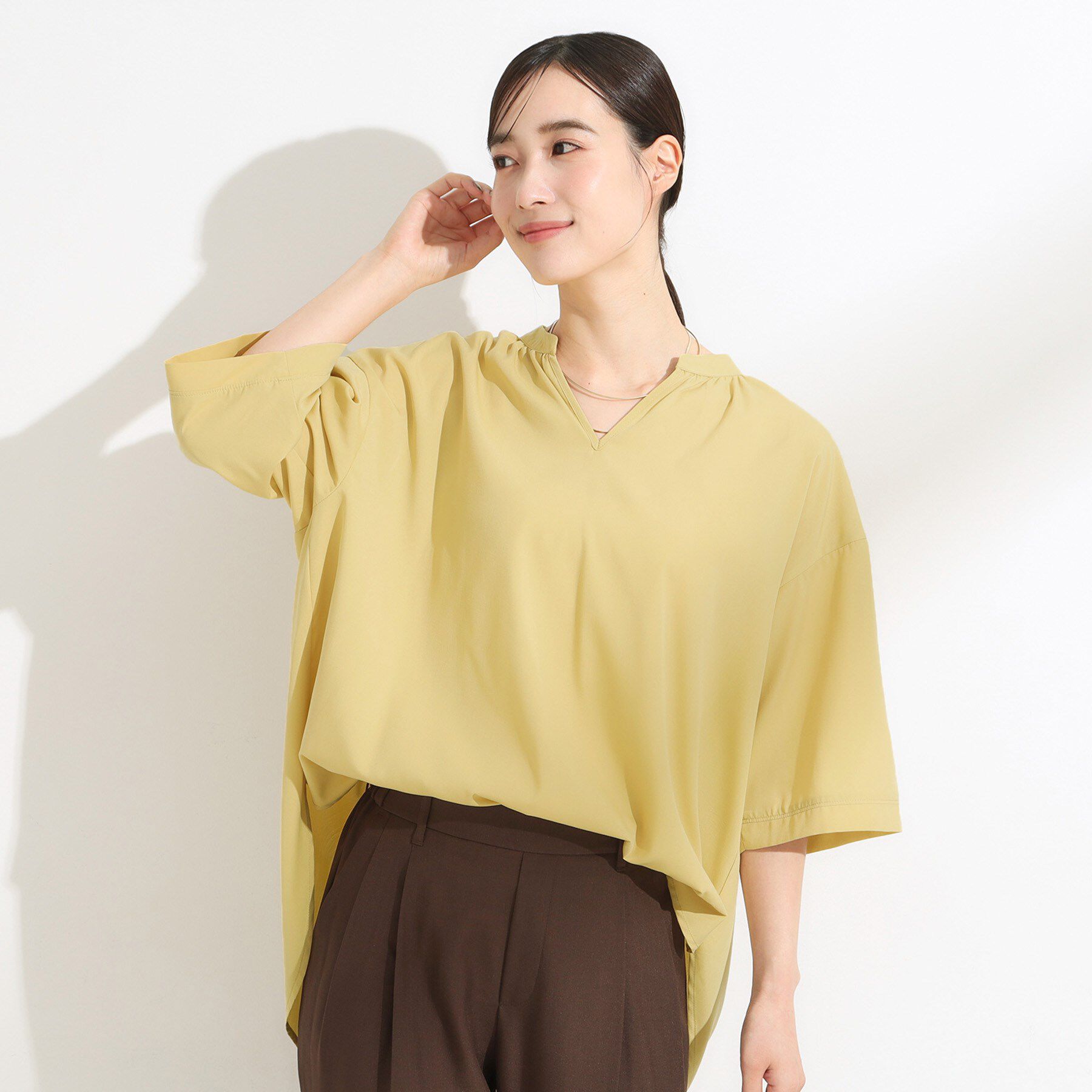 SHOO･LA･RUE「【S-LL/洗濯後しわになりにくい】バックギャザーがアクセント スッキパーブラウス」|シャツ・ブラウス|