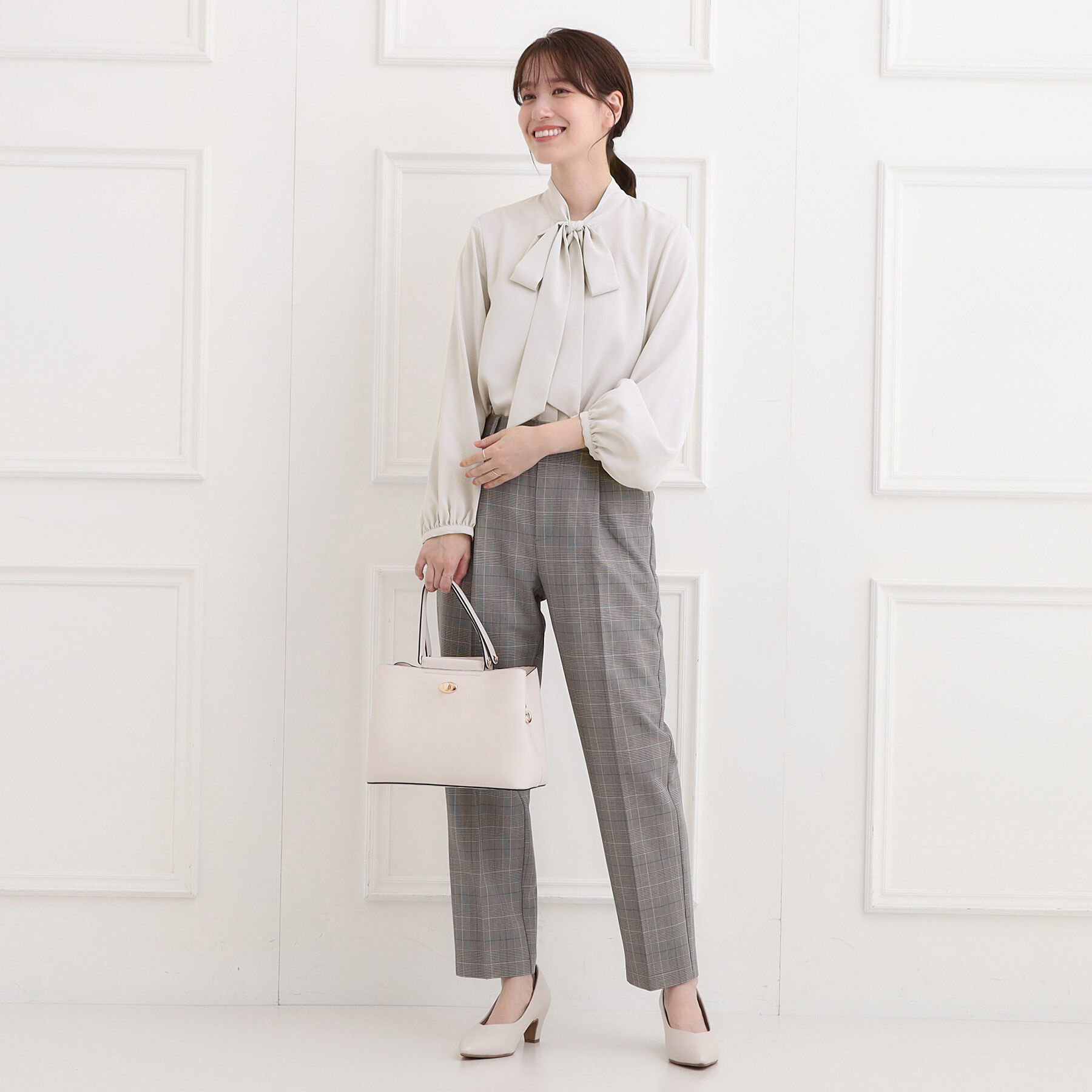 SHOO･LA･RUE「【洗濯機可/S-3L】リボンボウタイが魅力　大人の華やかブラウス」|シャツ・ブラウス|