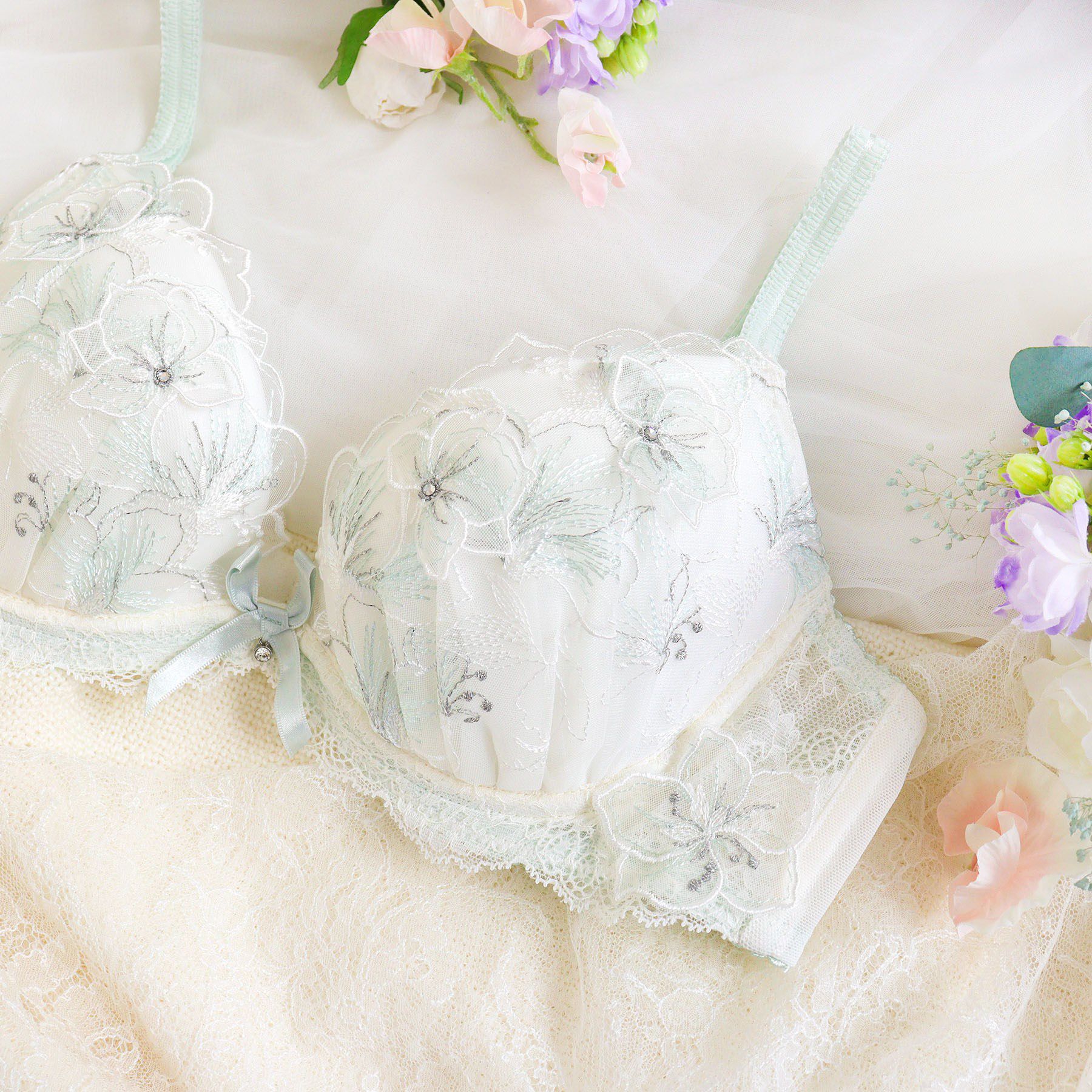 Risa Magli「ナーラ ブラジャー（B-D）＜リサマリ ミラクル谷間ブラ＞」|インナー|