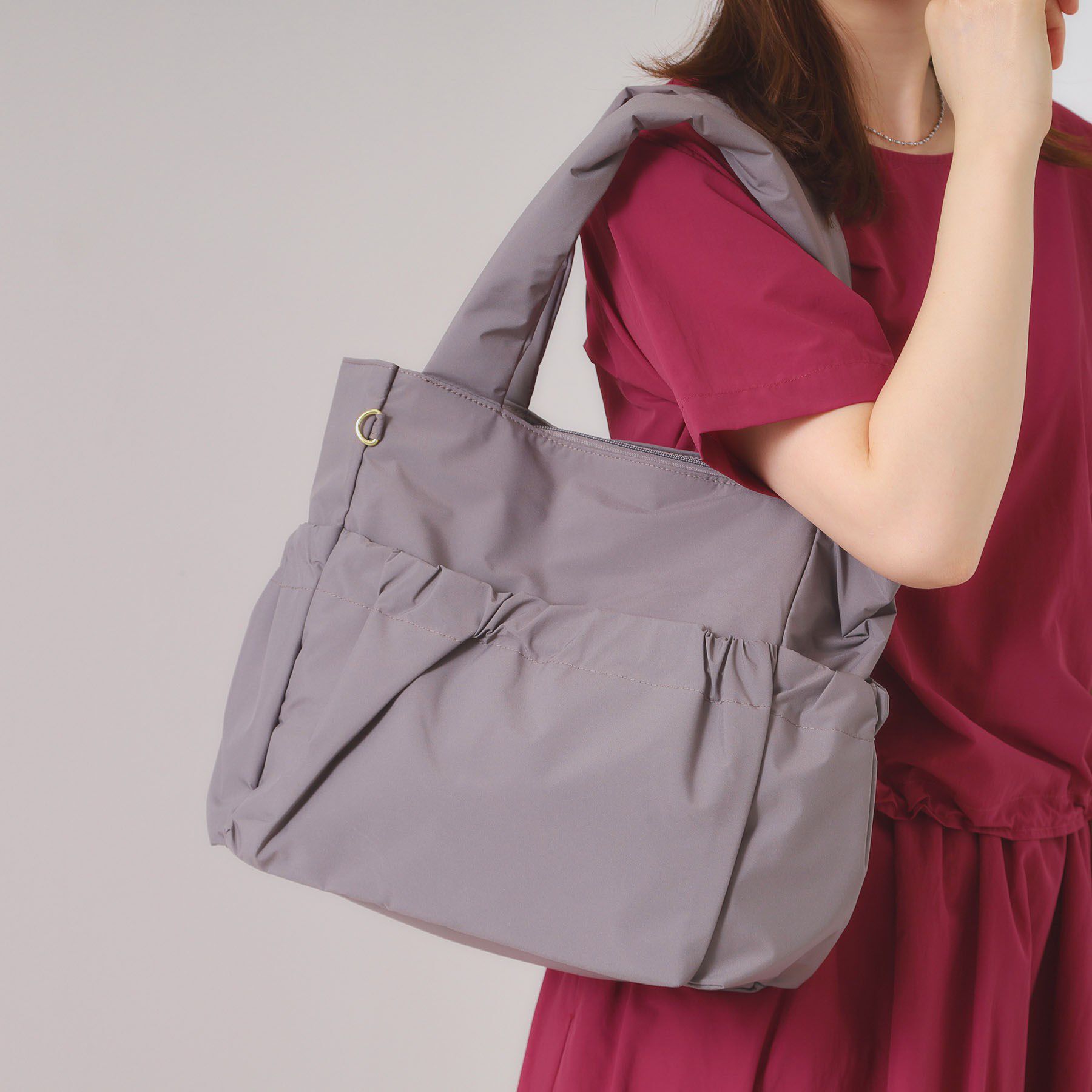 ITS&rsquo;DEMO「【A4／9ポケット】ふんわり軽量撥水トート」|トートバッグ|チャコールグレー(0