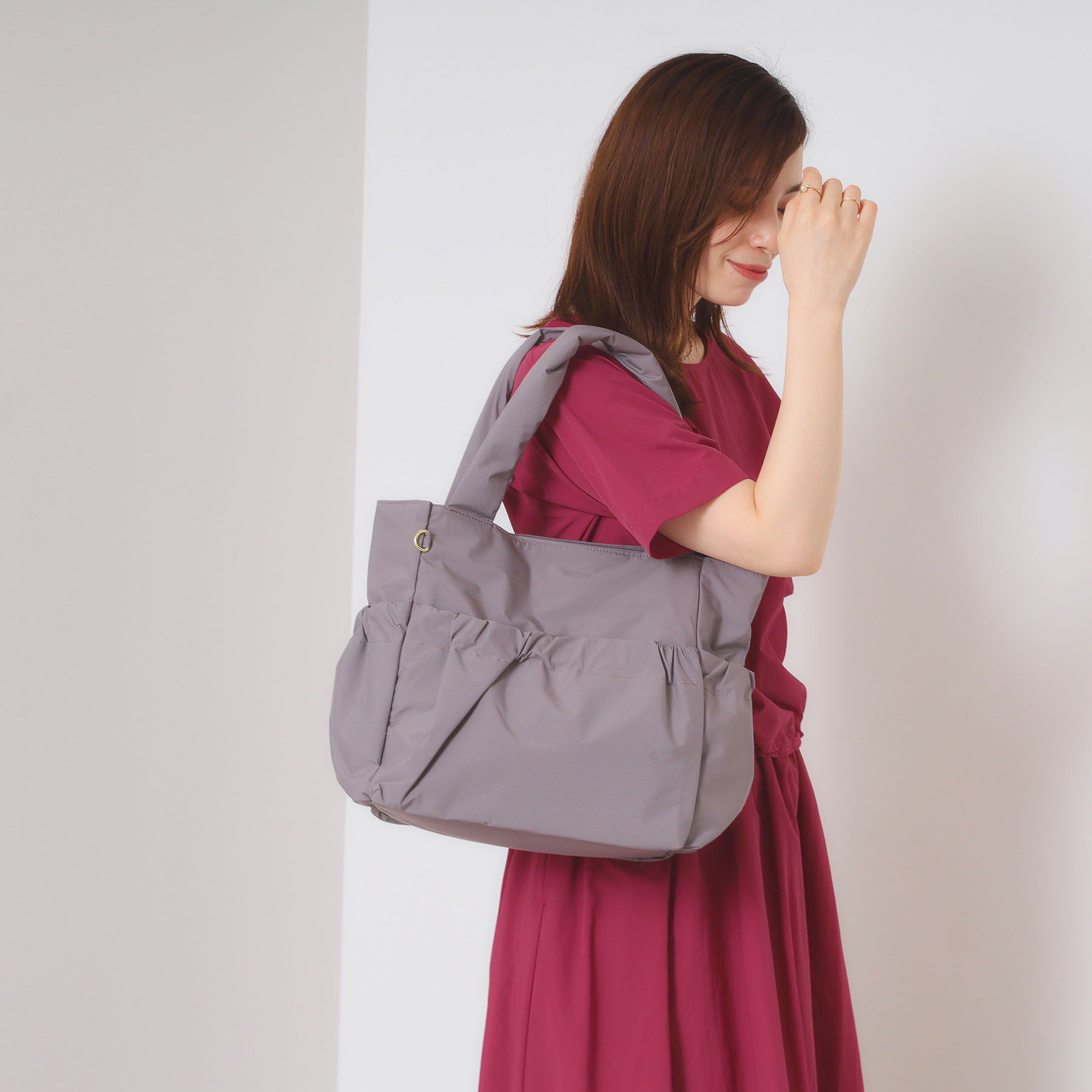 ITS&rsquo;DEMO「【A4／9ポケット】ふんわり軽量撥水トート」|トートバッグ|