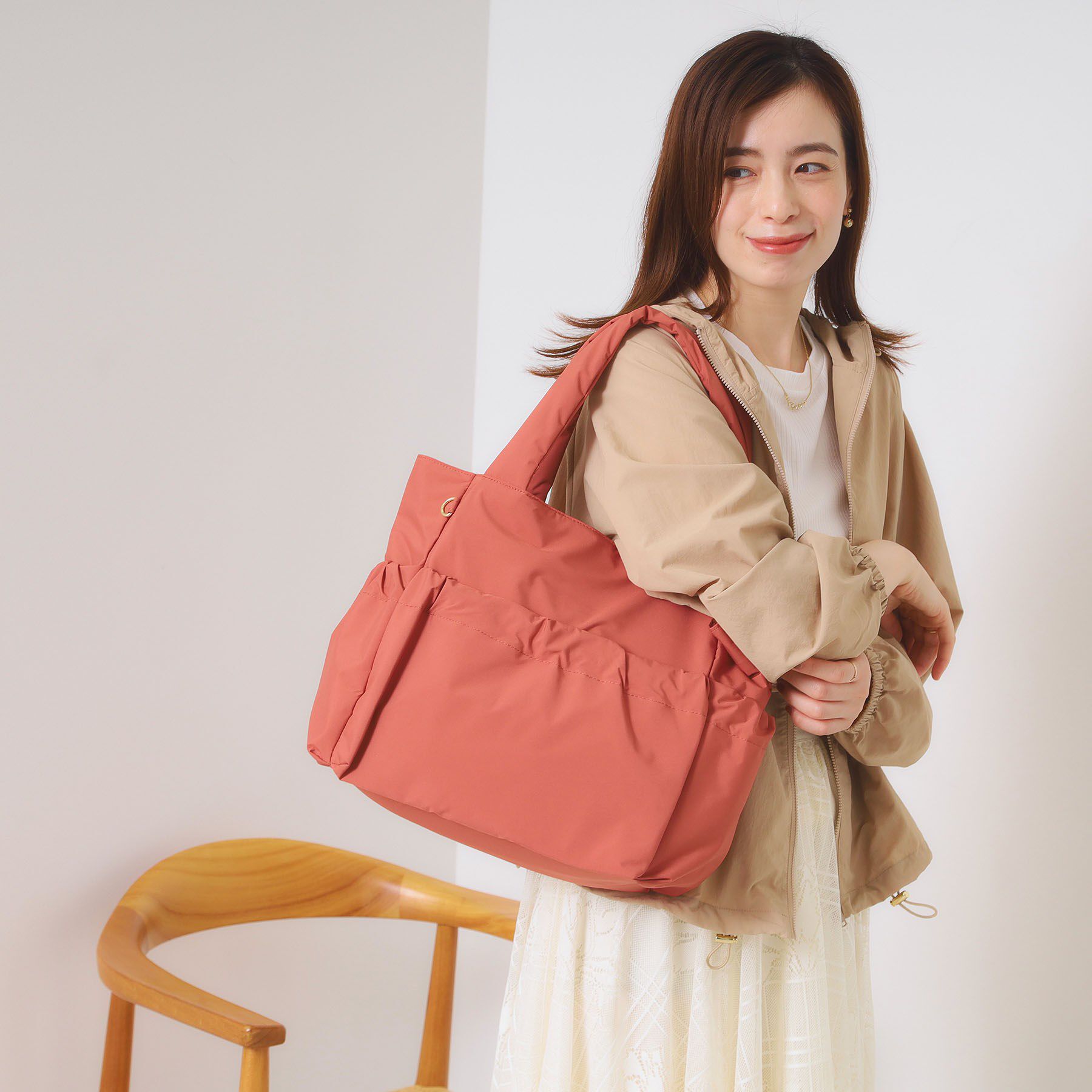 ITS&rsquo;DEMO「【A4／9ポケット】ふんわり軽量撥水トート」|トートバッグ|