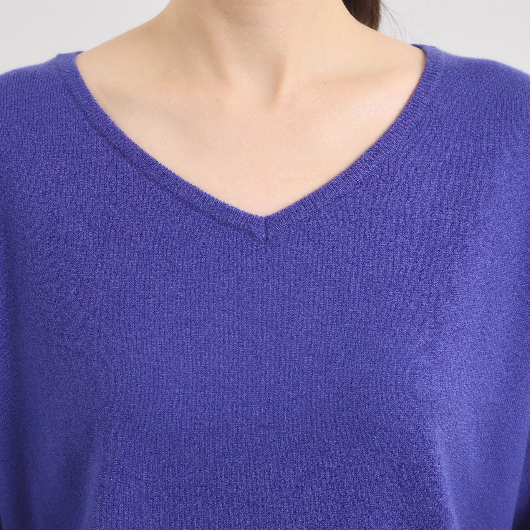 ITS&rsquo;DEMO「【静電気防止／手洗い可】クリーミータッチVネックニット」|ニット・セーター|