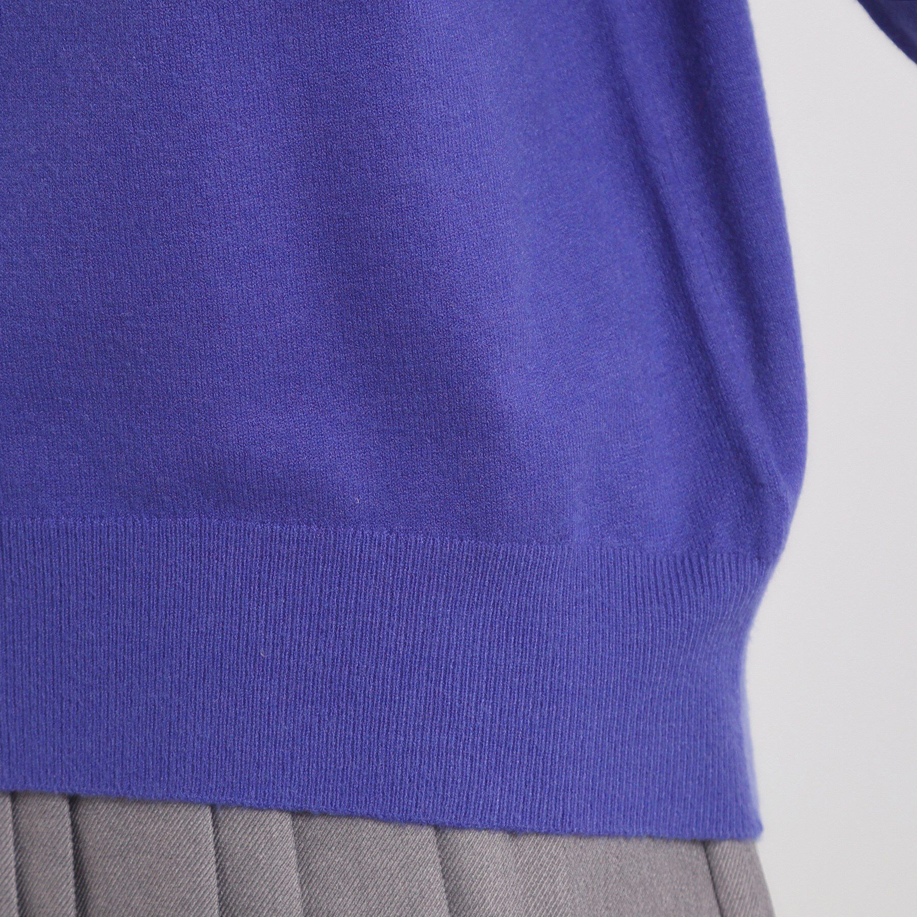 ITS&rsquo;DEMO「【静電気防止／手洗い可】クリーミータッチVネックニット」|ニット・セーター|