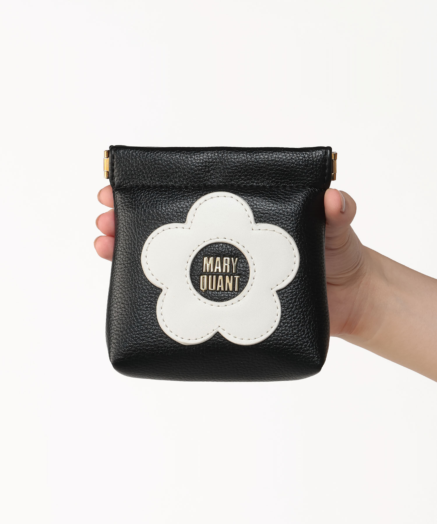 MARY QUANT「センターロゴデイジー バネクチポーチ」|ポーチ|ブラック