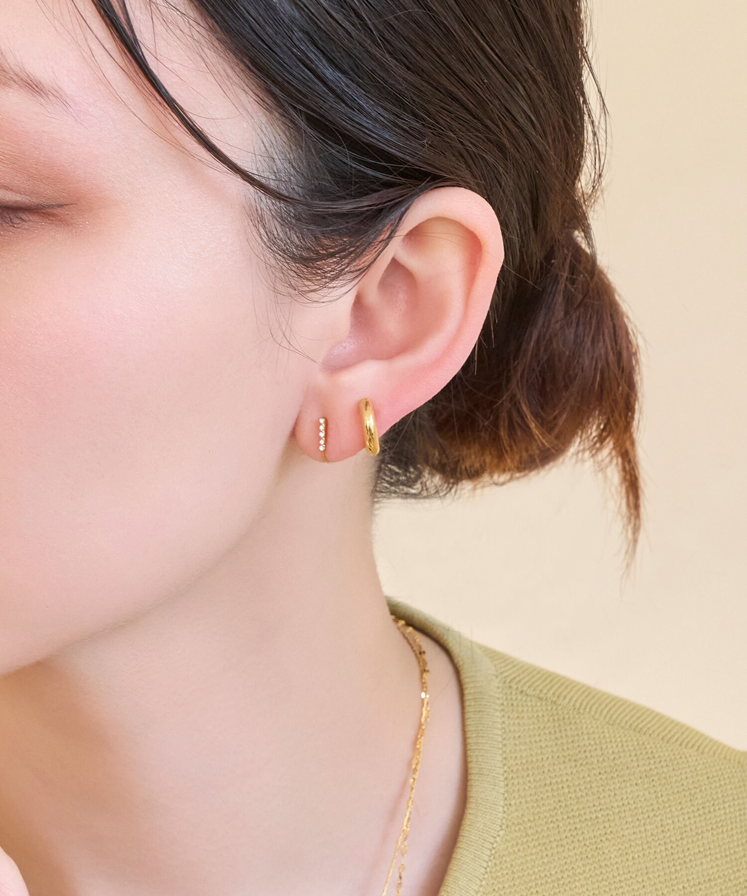Phoebe「【痛くないシリーズ/金属アレルギー対応】ミニマルストレートフープライトフィットイヤリング　ゴールド」|イヤリング|