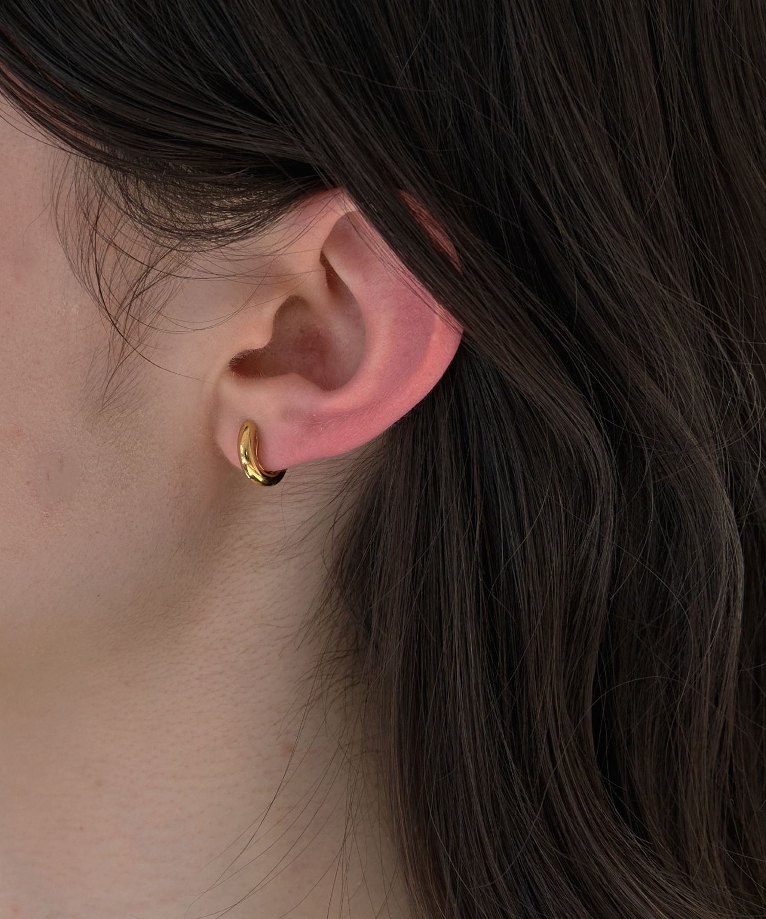 Phoebe「【痛くないシリーズ/金属アレルギー対応】ミニマルストレートフープライトフィットイヤリング　ゴールド」|イヤリング|