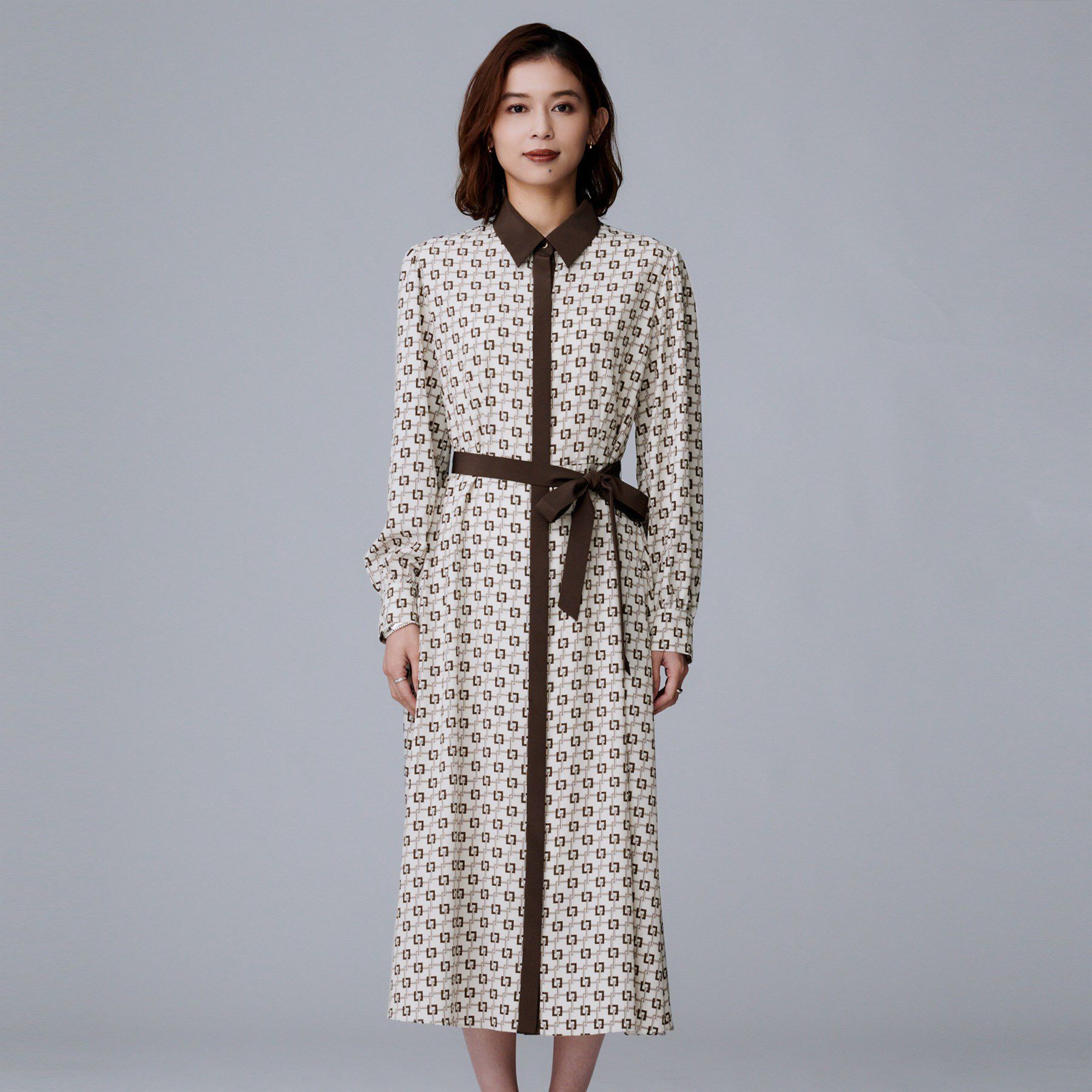 UNTITLED「【ウエストリボン/前開きボタン/レトロモダン】チェーン柄フレアワンピース」|ワンピース|