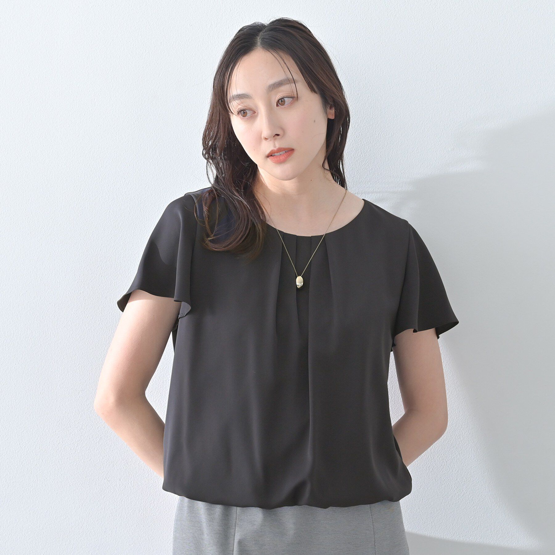 UNTITLED「【透けにくい/スーツインナー】パウダリータックブラウス」|シャツ・ブラウス|