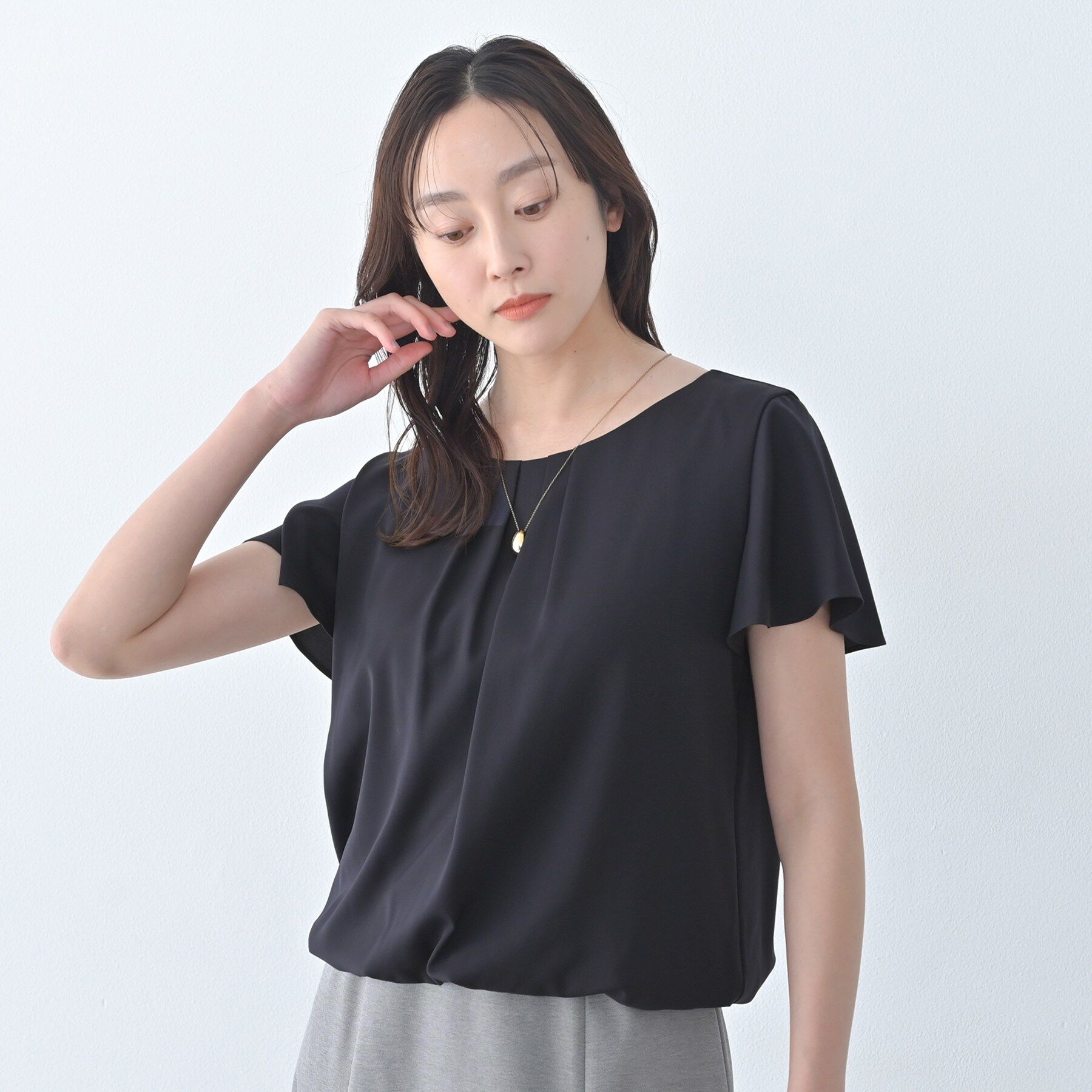 UNTITLED「【透けにくい/スーツインナー】パウダリータックブラウス」|シャツ・ブラウス|ネイビー(094)