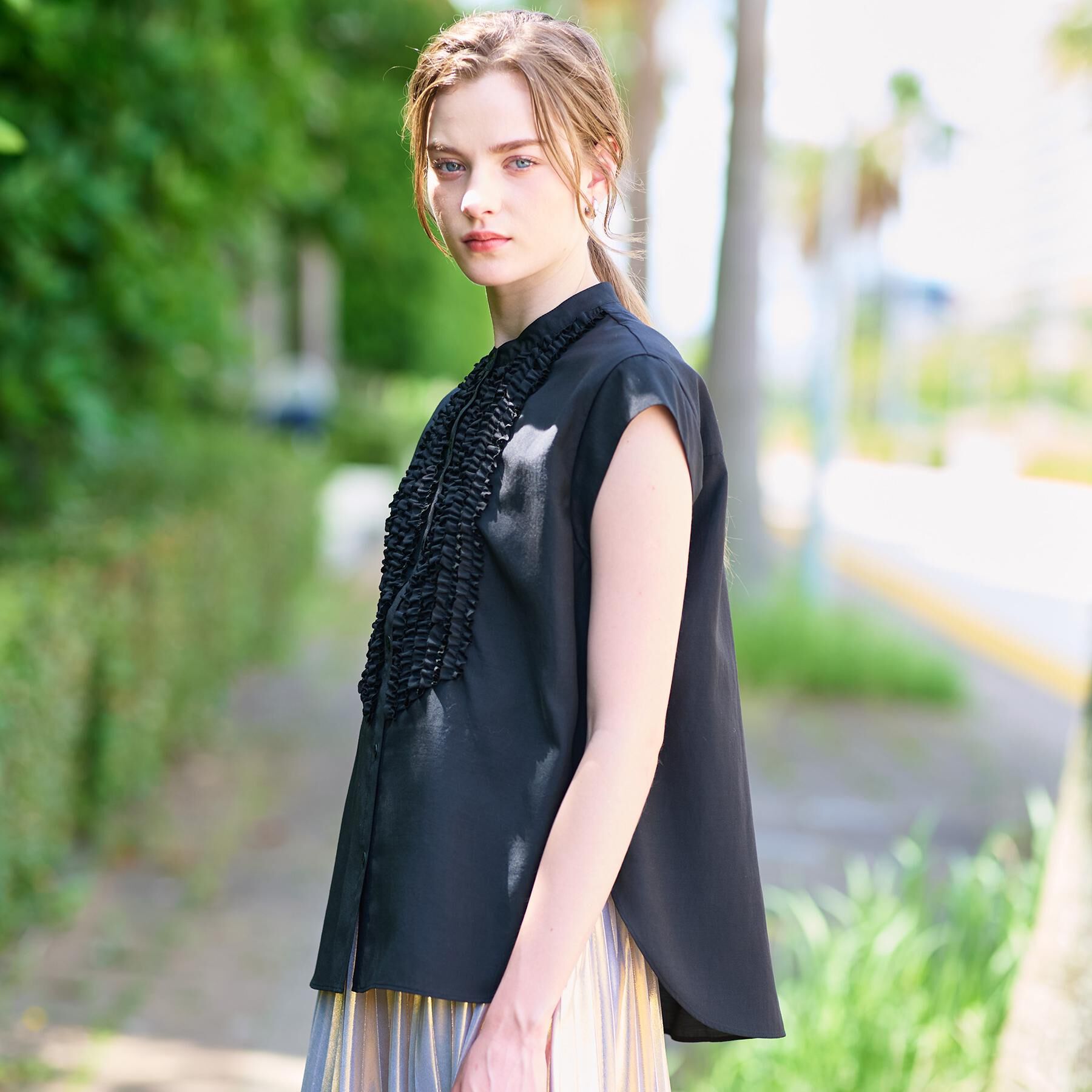 DRESSTERIOR「【撥水/UVカット/接触冷感】バンドカラーフレンチスリーブフリルブラウス」|シャツ・ブラウス|