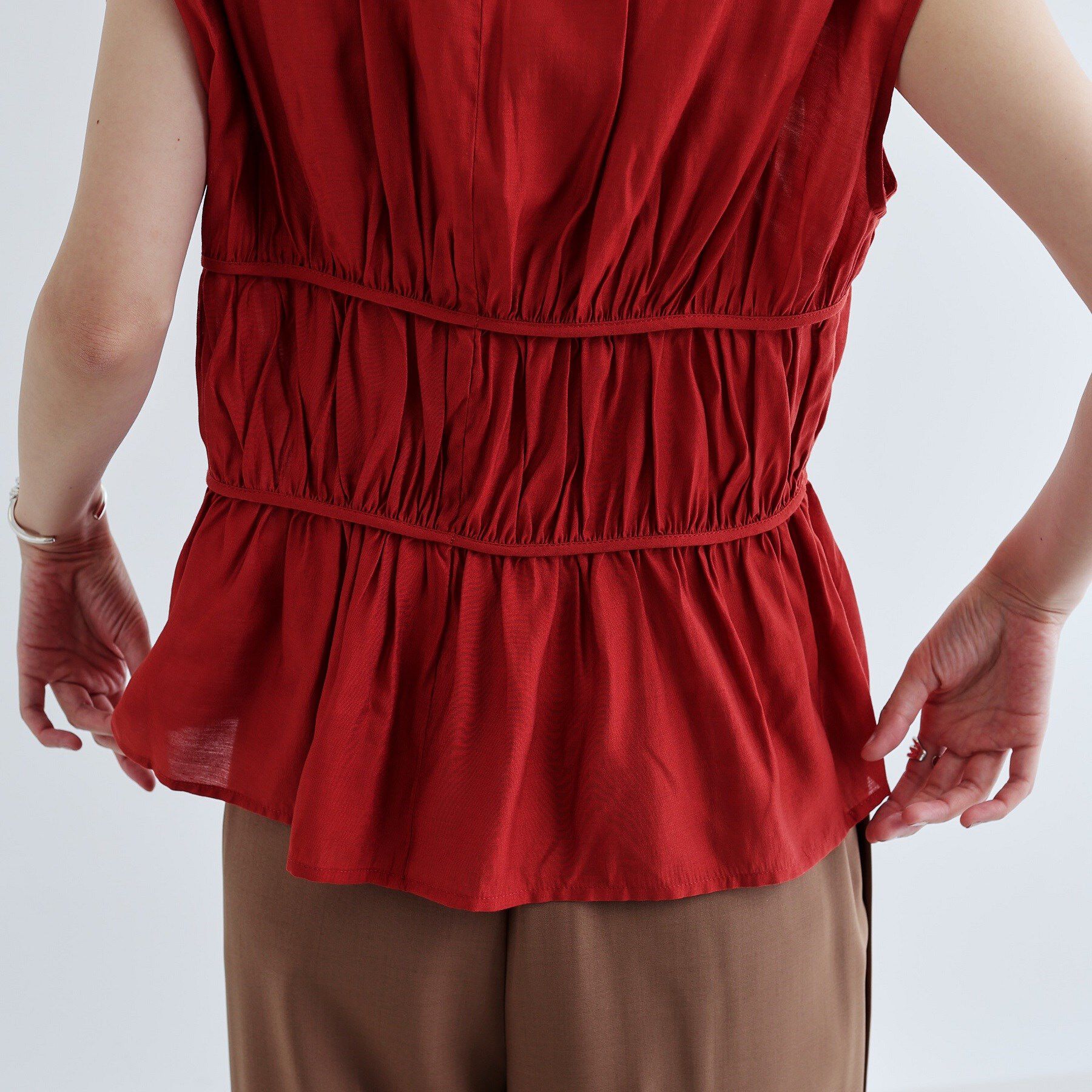 GALLEST「ギャザースリーブレスブラウス」|シャツ・ブラウス|