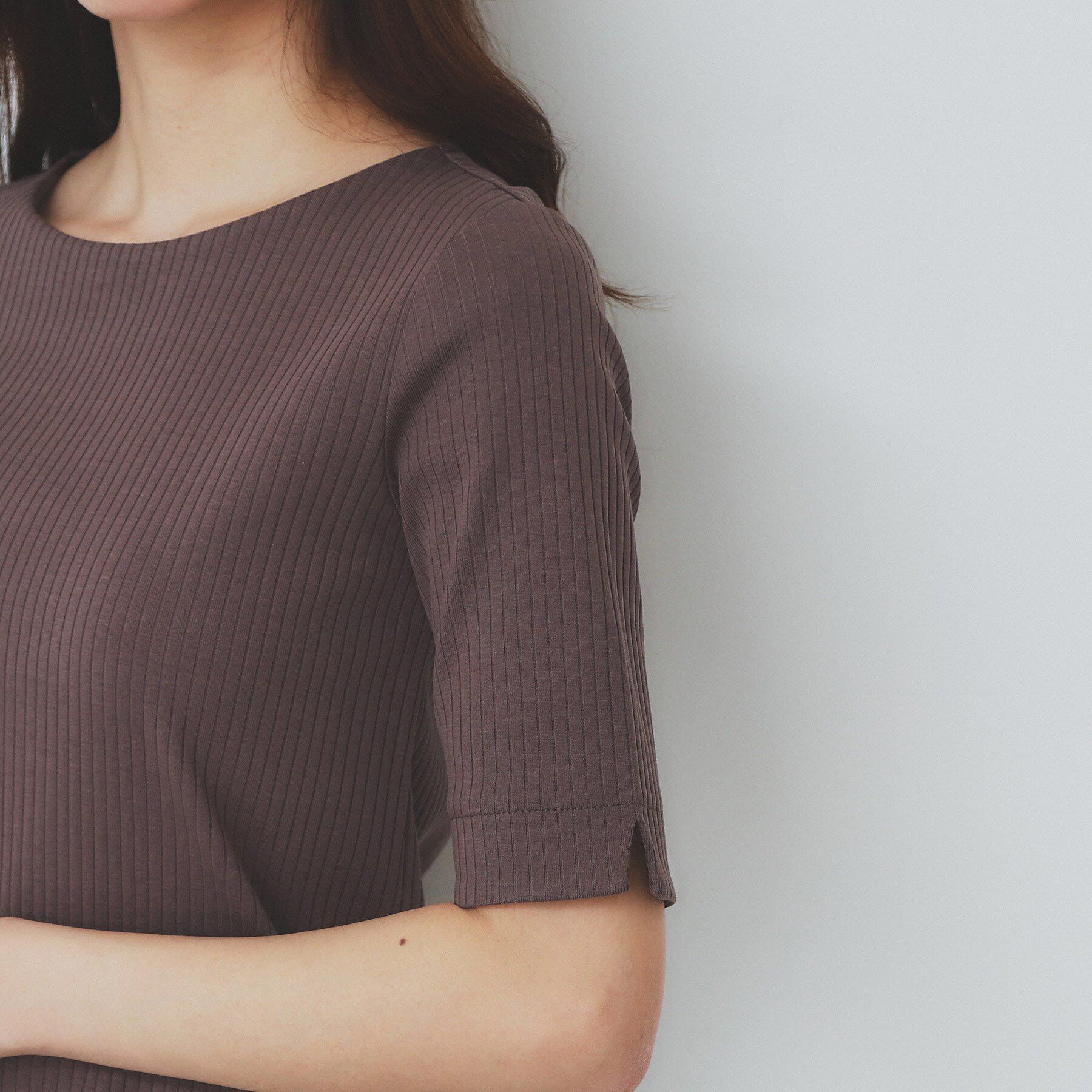 index「《7色展開/XS-LLサイズ》ボートネックリブトップス【UV/洗濯機洗い可】」|Tシャツ・カットソー|