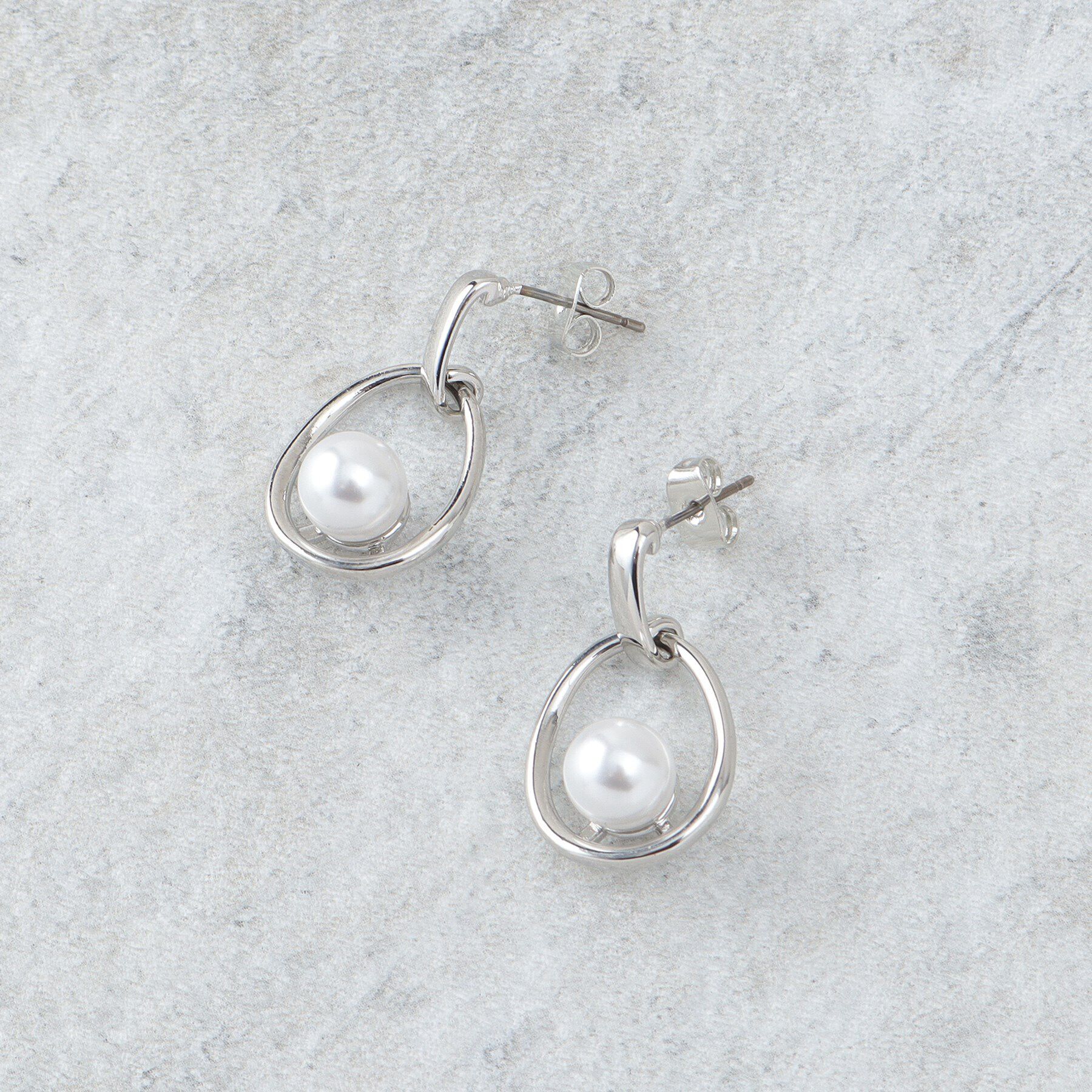 OPAQUE.CLIP「メタルオーバル&times;フェイクパールピアス」|ピアス|シルバー(006)