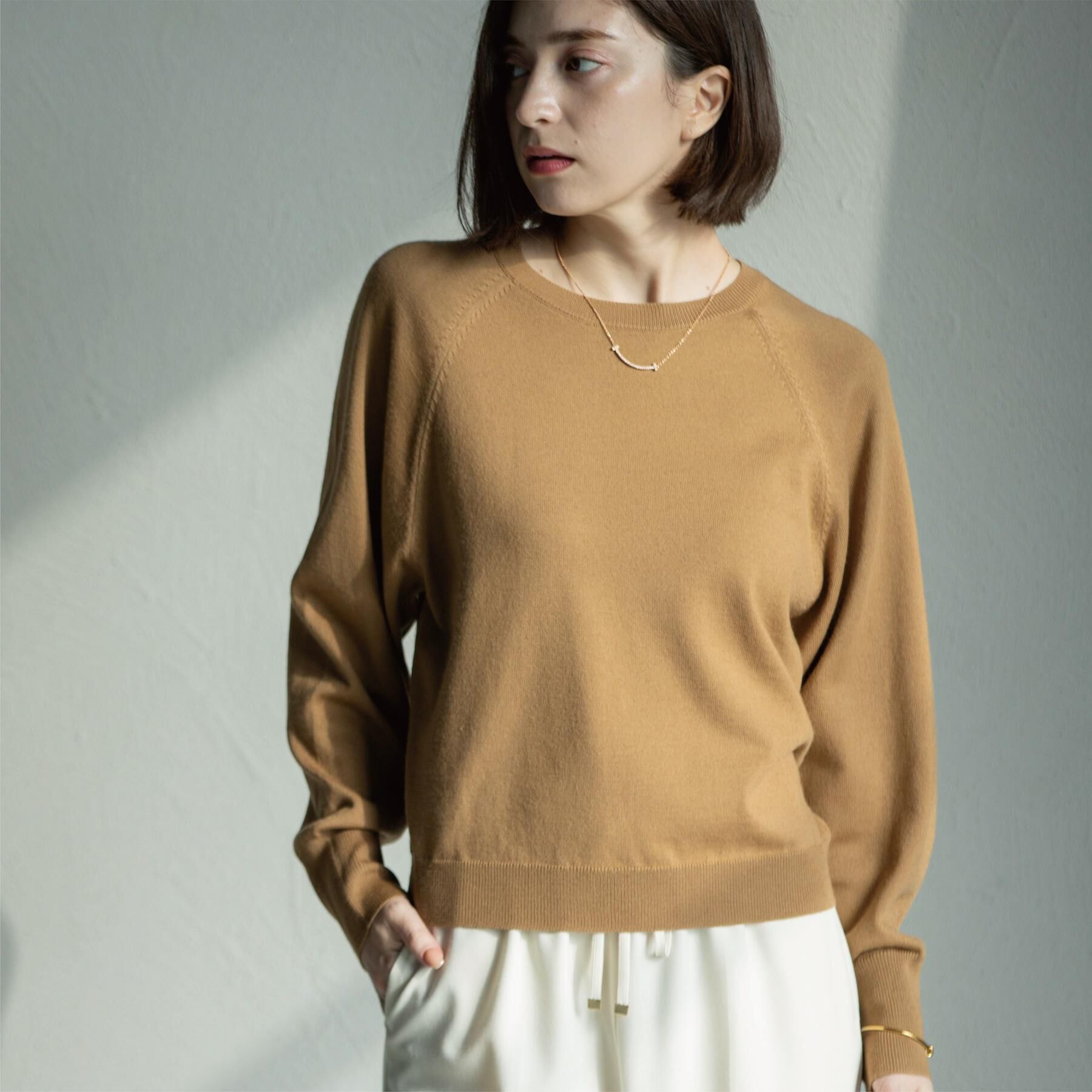 OPAQUE.CLIP「ラグランクルーネックニット/エクストラファインメリノウール【THEシリーズ/洗濯機OK】」|ニット・セーター|キャメルブラウン(0