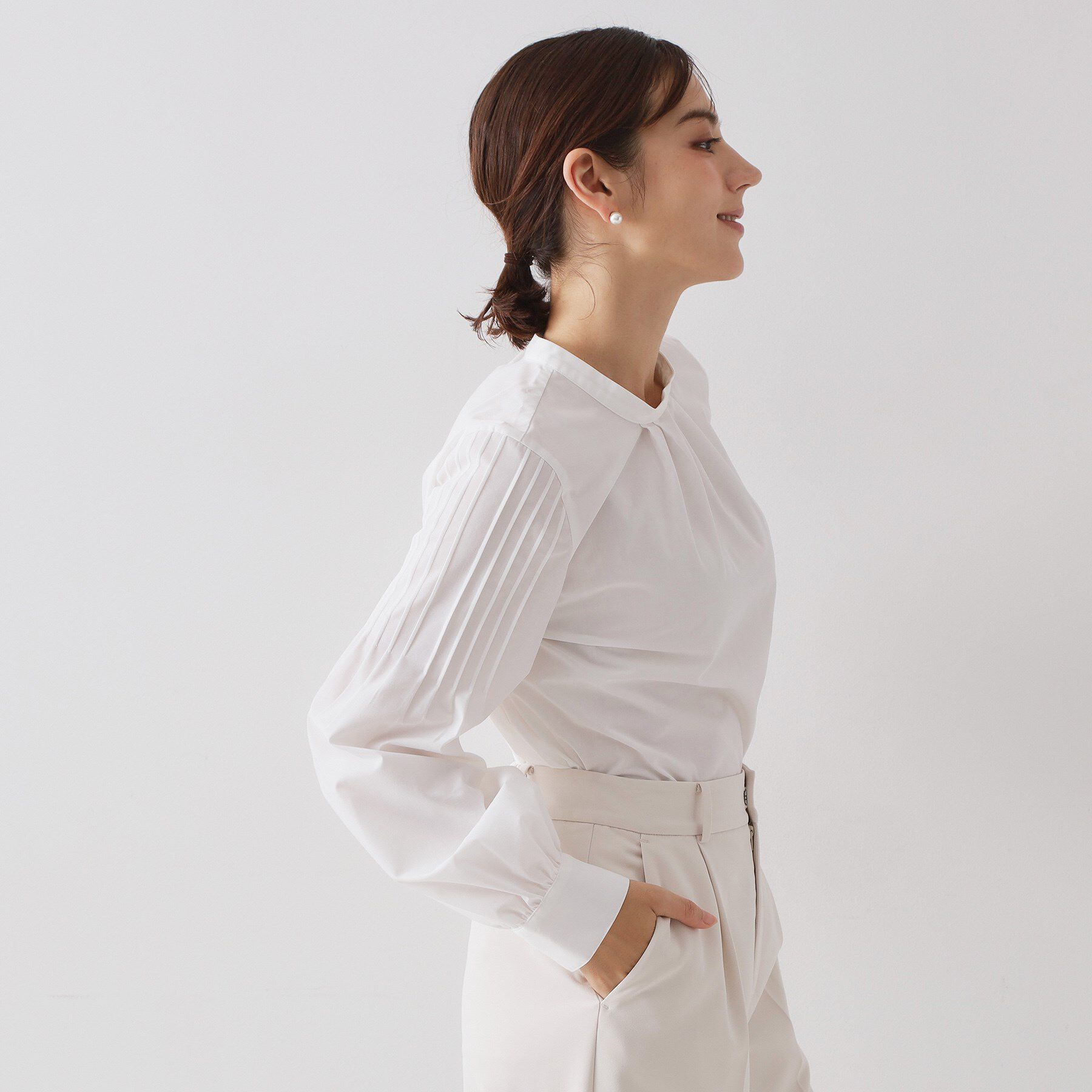 OPAQUE.CLIP「《通勤対応》袖タックボリュームブラウス【洗濯機OK】」|シャツ・ブラウス|