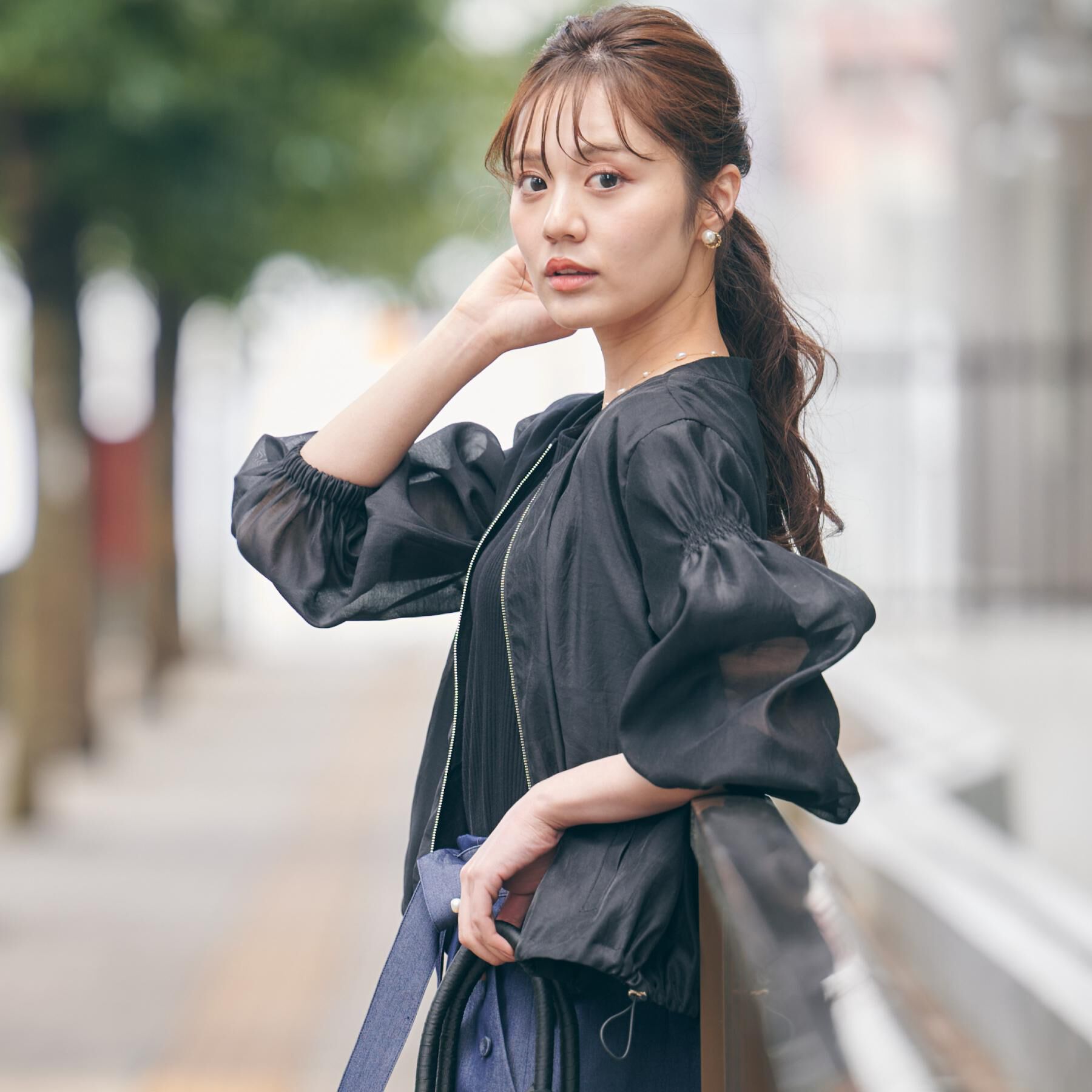 Couture broach「【マシンウォッシャブル・シアー】袖シャーリングシアーブルゾン」|ブルゾン・スタジャン|ブラック(019)