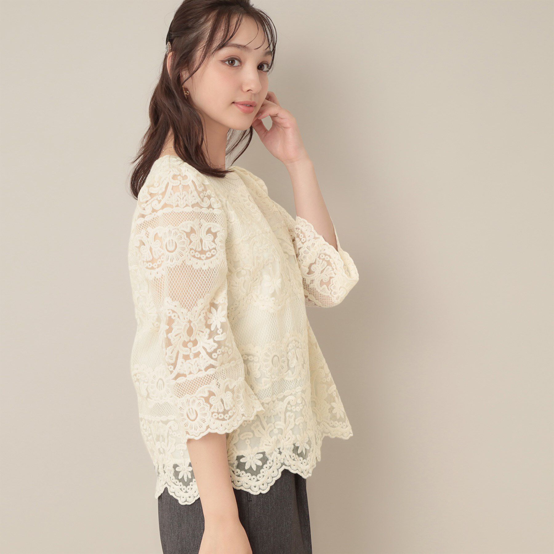 Couture broach「【一枚で着映える・高見え】刺繍レースフレアー袖ブラウス」|シャツ・ブラウス|