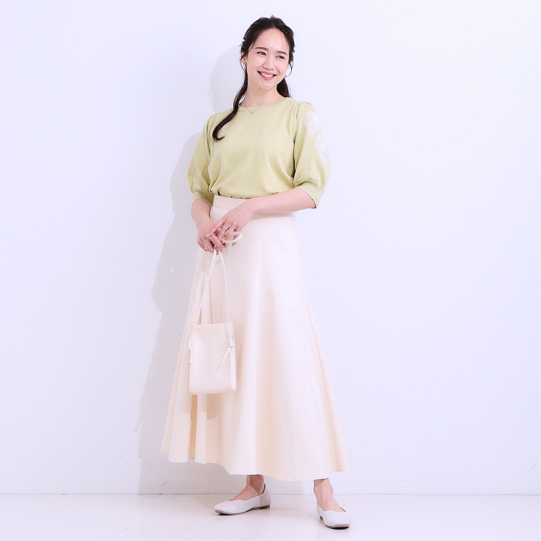 SHOO･LA･RUE「【S-LL】お袖刺繍がアクセント ラウンドネックニット」|ニット・セーター|