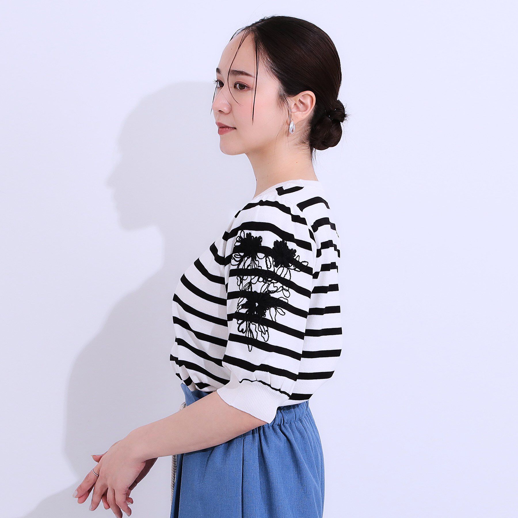 SHOO･LA･RUE「【S-LL】お袖刺繍がアクセント ラウンドネックニット」|ニット・セーター|