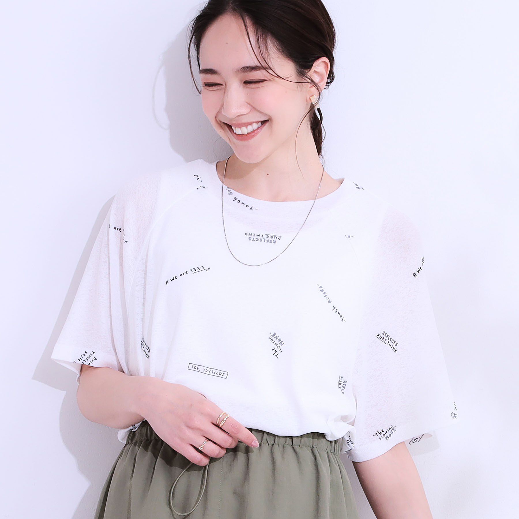 SHOO･LA･RUE「【洗える/S-LL】ゆるっとこなれ見え 総柄プリント シアーTシャツ」|Tシャツ・カットソー|ホワイト(001)