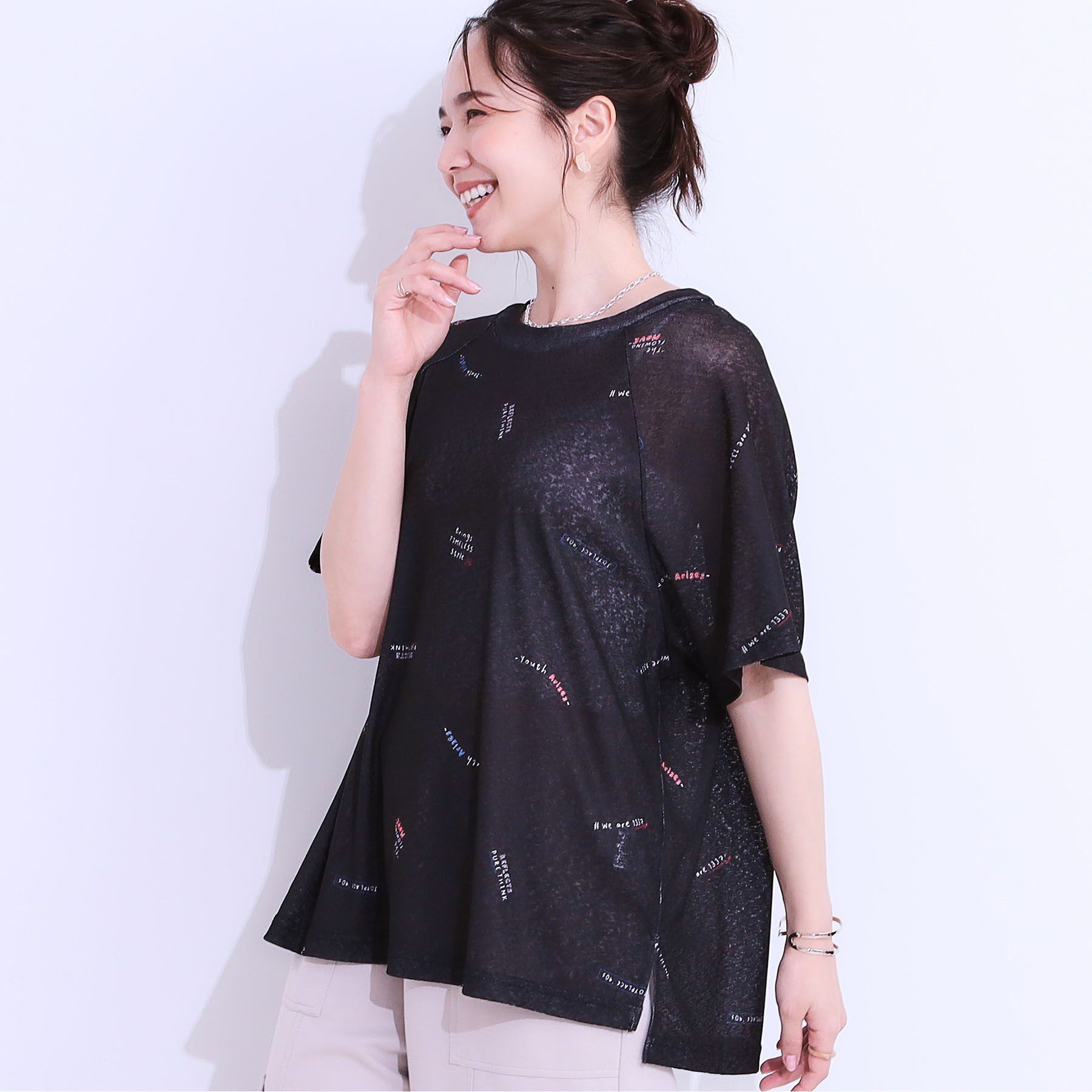 SHOO･LA･RUE「【洗える/S-LL】ゆるっとこなれ見え 総柄プリント シアーTシャツ」|Tシャツ・カットソー|ブラック(019)