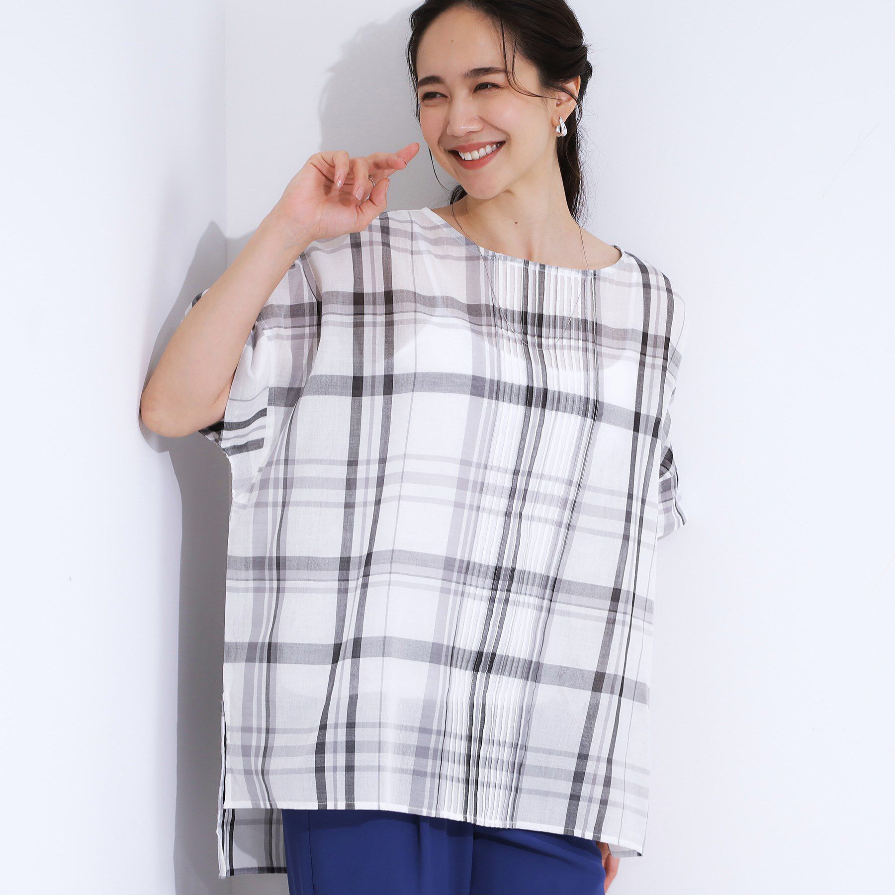 SHOO･LA･RUE「【S-LL/体型カバー】インせず着られる ポンチョシルエット シアーチェックブラウス」|シャツ・ブラウス|ブラック(219)