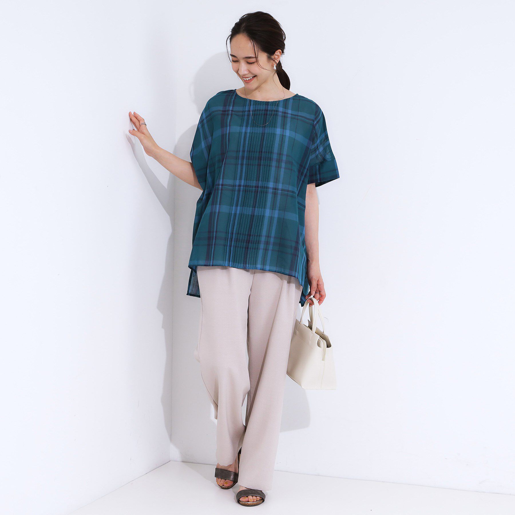 SHOO･LA･RUE「【S-LL/体型カバー】インせず着られる ポンチョシルエット シアーチェックブラウス」|シャツ・ブラウス|