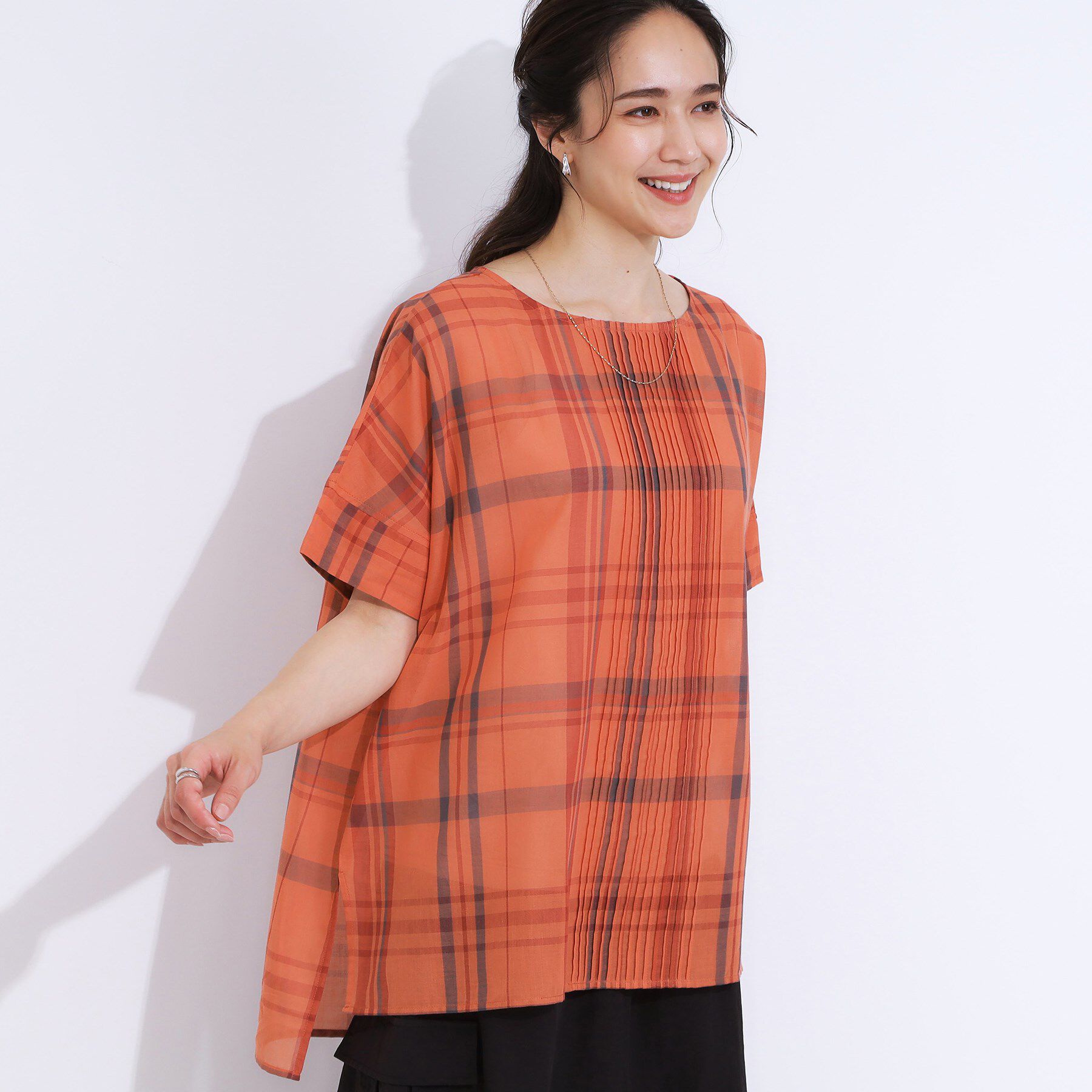 SHOO･LA･RUE「【S-LL/体型カバー】インせず着られる ポンチョシルエット シアーチェックブラウス」|シャツ・ブラウス|オレンジ(266)