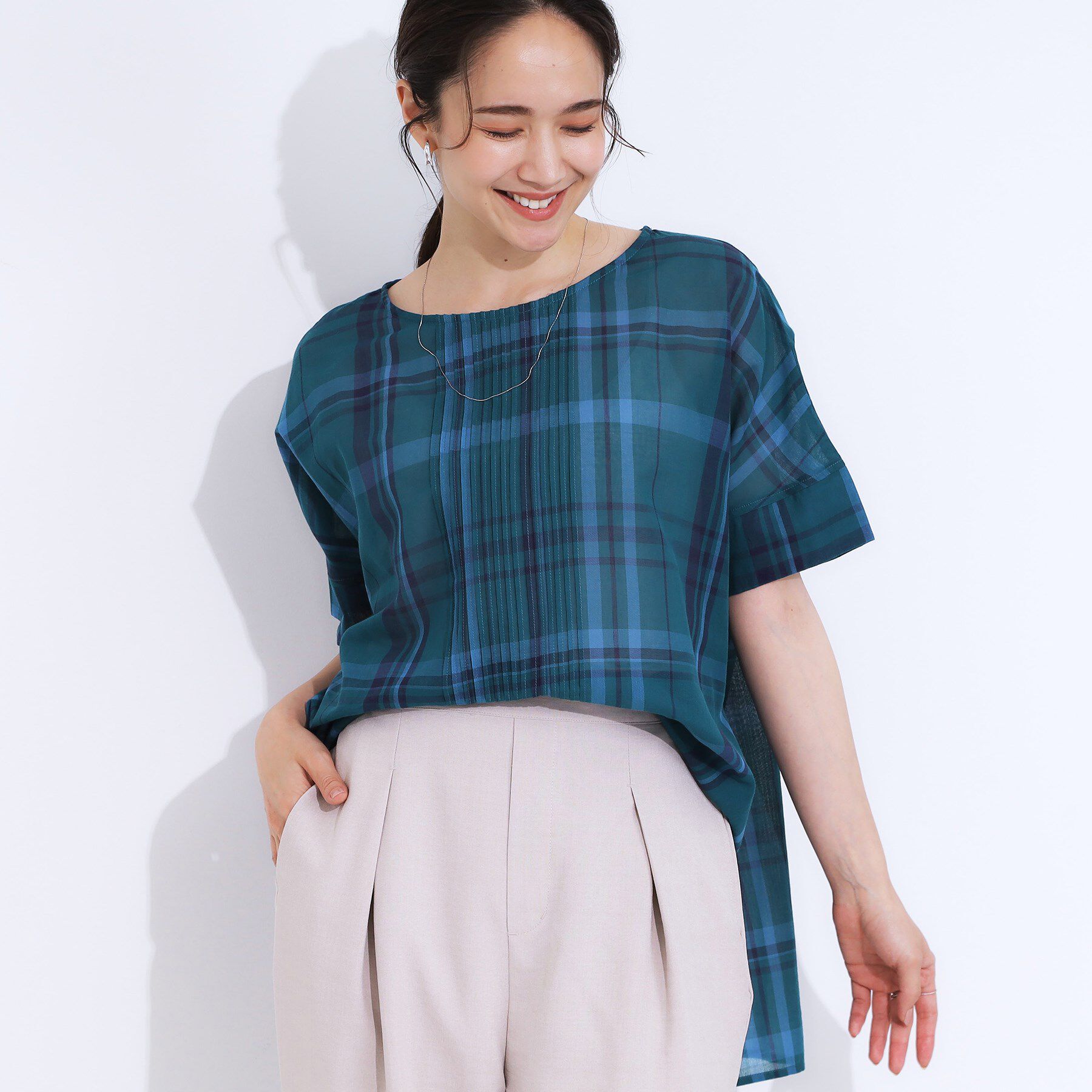 SHOO･LA･RUE「【S-LL/体型カバー】インせず着られる ポンチョシルエット シアーチェックブラウス」|シャツ・ブラウス|ブルーグリーン(29