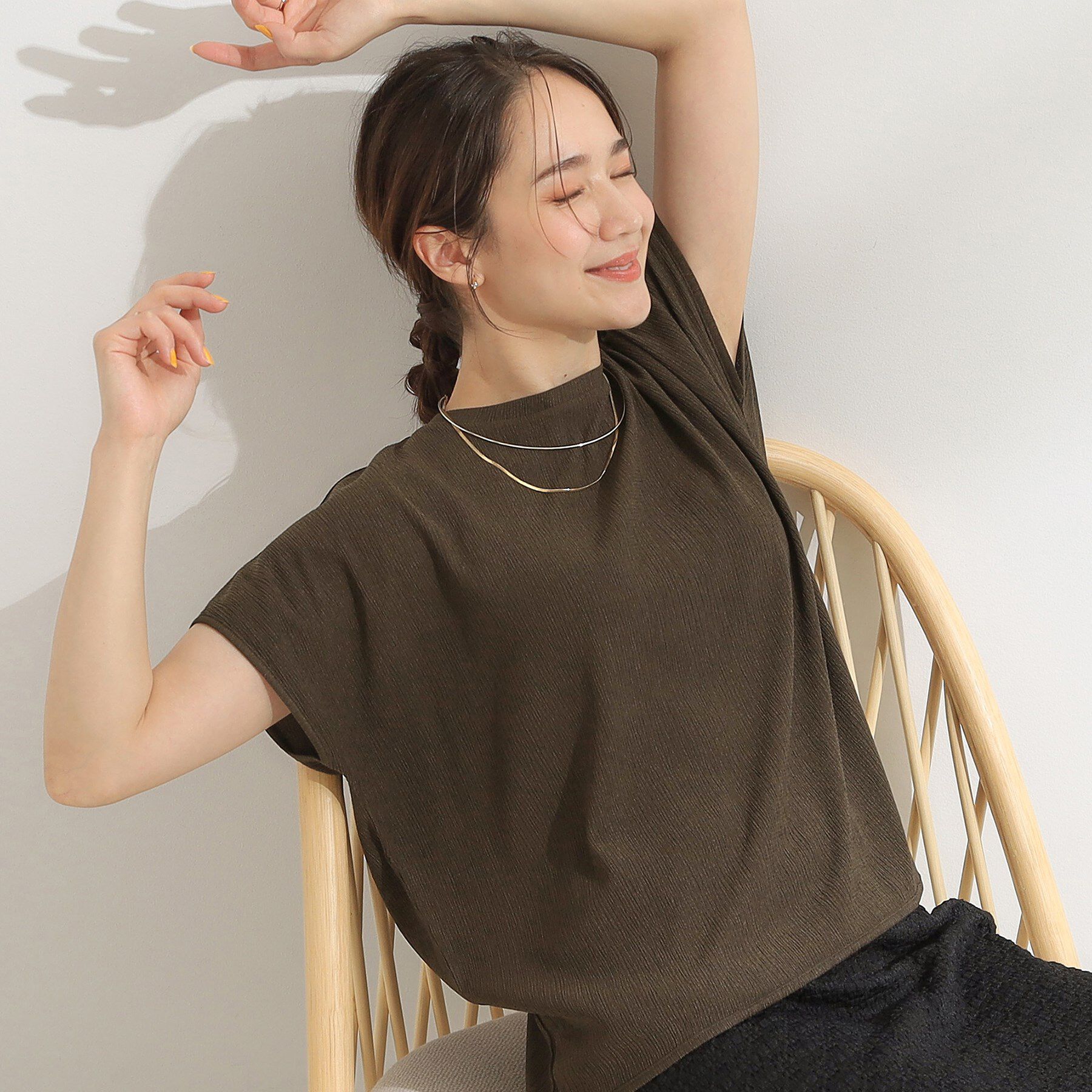 SHOO･LA･RUE「【S-LL】ブラウス見えする 軽やかな着心地の しぼしぼトップス」|Tシャツ・カットソー|ブラウン(044)