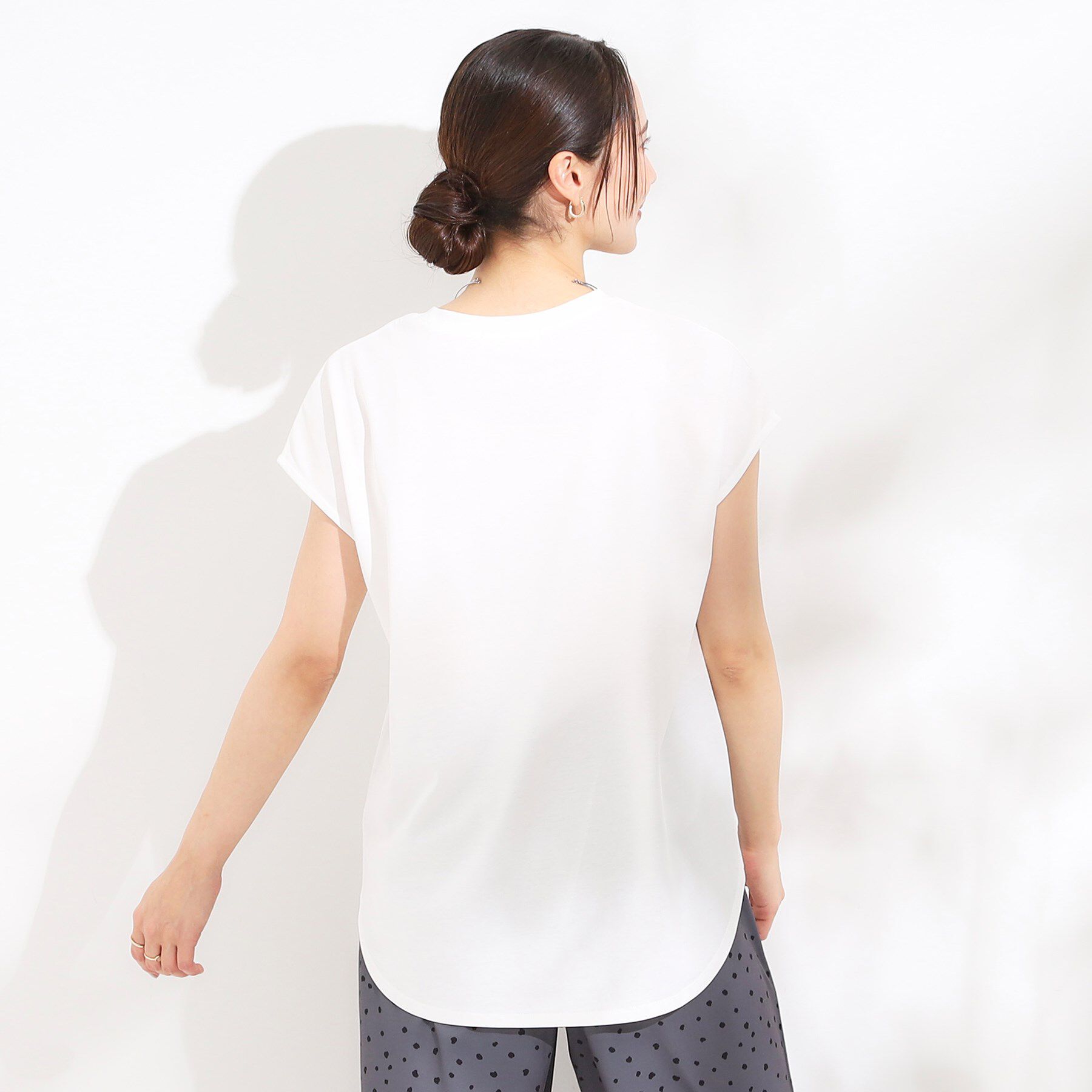 SHOO･LA･RUE「【S-LL/汗ジミ軽減/ひんやり/UV】インせず着られる フレンチスリーブTシャツ」|Tシャツ・カットソー|