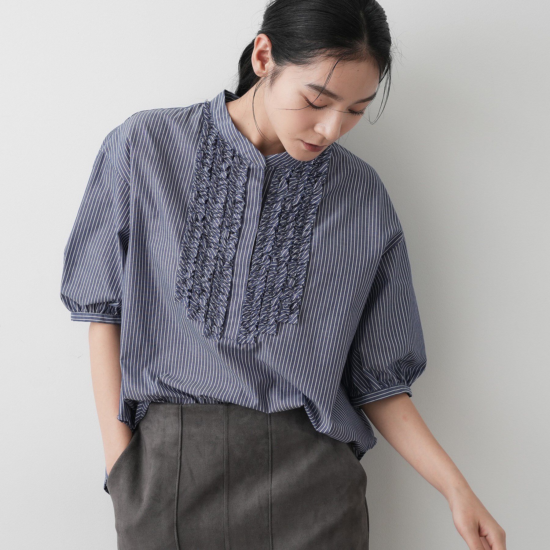 Dessin「【洗える】フリルバンドカラー五分袖ブラウス」|シャツ・ブラウス|