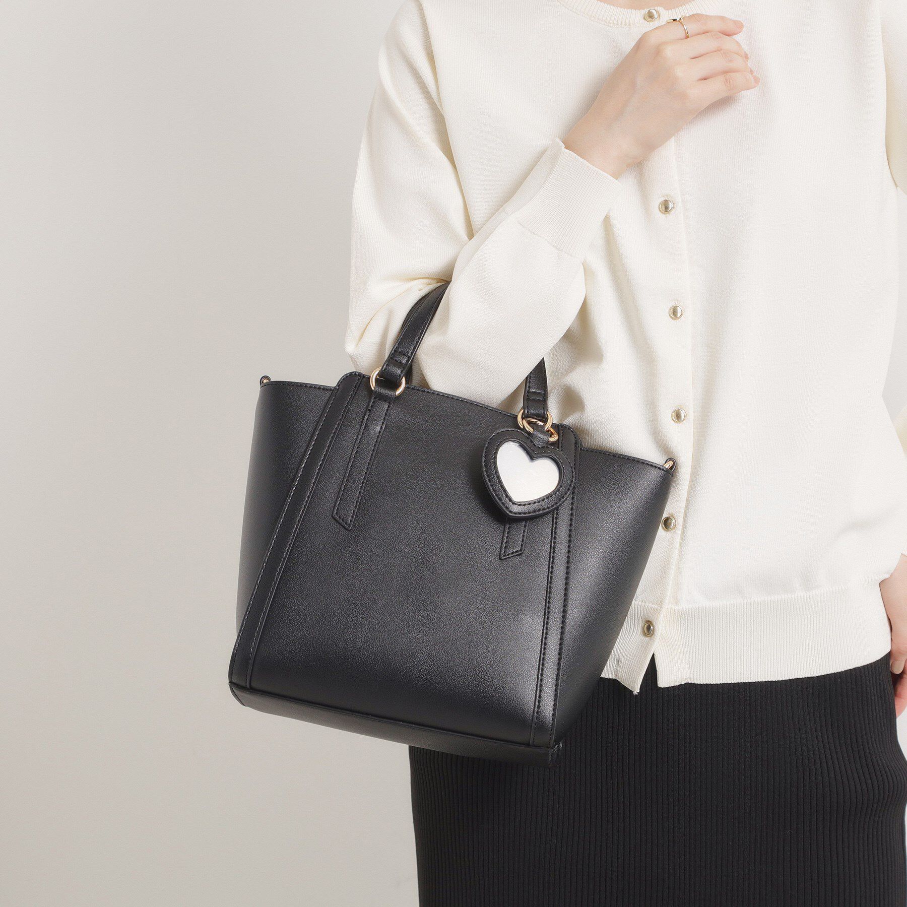 ITS&rsquo;DEMO「ミラーチャーム付き2WAYトート」|ハンドバッグ|ブラック(019)