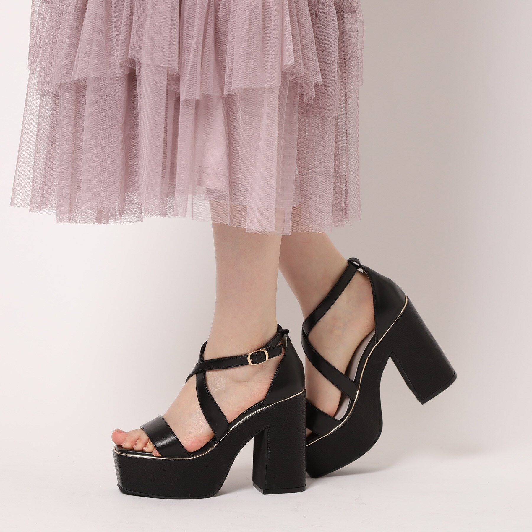 ESPERANZA「【ラク盛り／サンダル】リピーター続出／脚長美脚　クロスストラップサンダル」|サンダル|