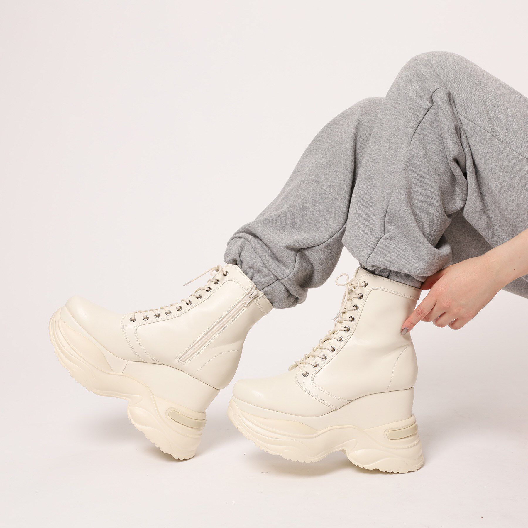 ESPERANZA「厚底スニーカーショートブーツ【レースアップ・足首にフィットして細見え】歩きやすいブーツスニーカー」|ショートブーツ|