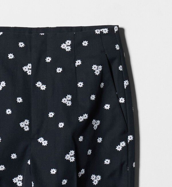 UNITED ARROWS「エンブロイダリー フラワー スリム テーパードパンツ ‐ウォッシャブル‐」|チノ|