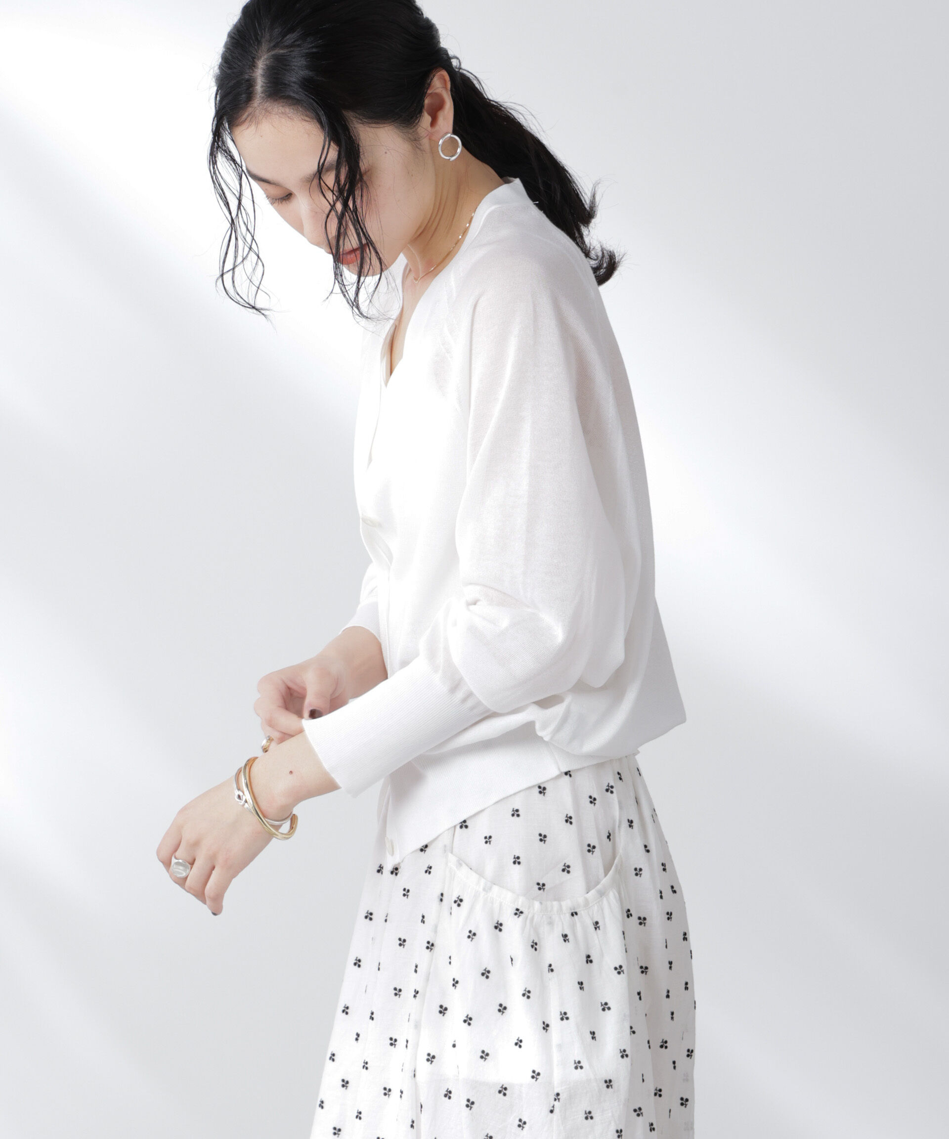 nano･universe「コットンスパークシアーＶネックカーディガン」|ニット・セーター|