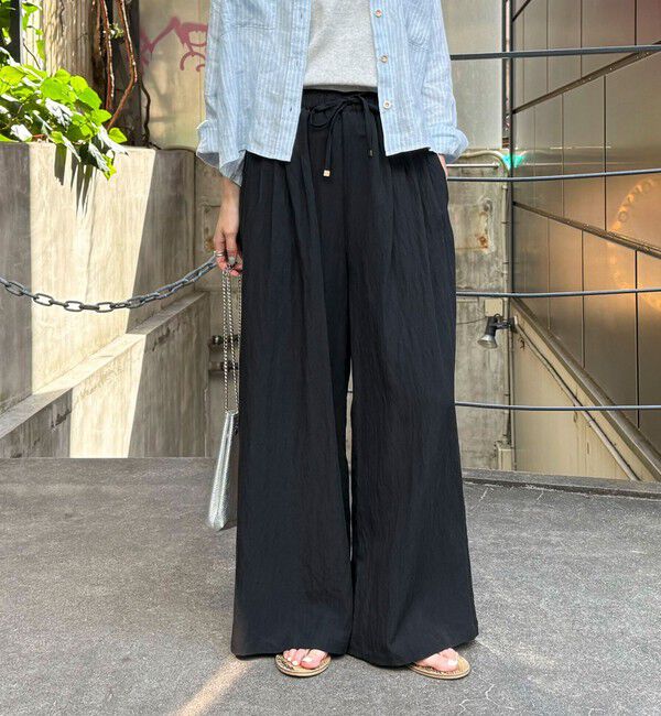 fredy emue「こなれワッシャータックイージーパンツ」|チノ|ブラック