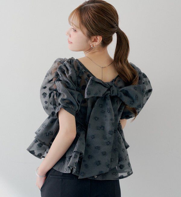  「【SALON by Chico】デザインパフ袖バックリボンペプラムブラウス」|シャツ・ブラウス|