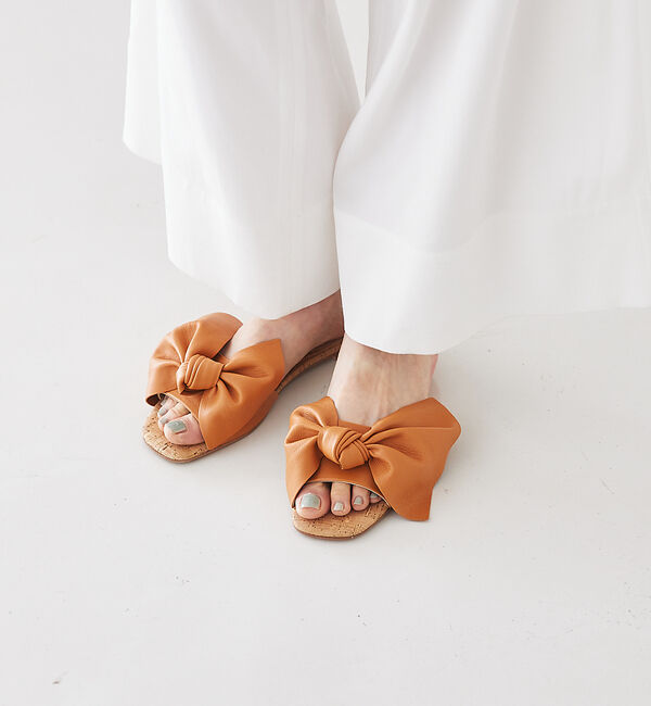 qualite「【PALOMA BARCELO】LEIRE　リボンフラットサンダル」|サンダル|キャメル