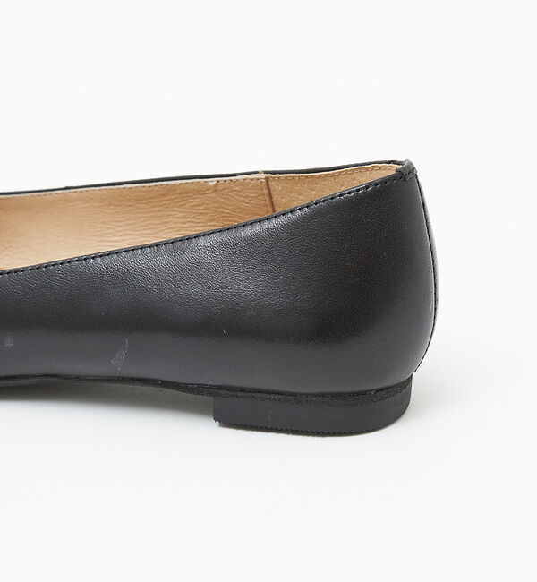 AU BANNISTER「スクエアモチーフフラットパンプス」|パンプス|