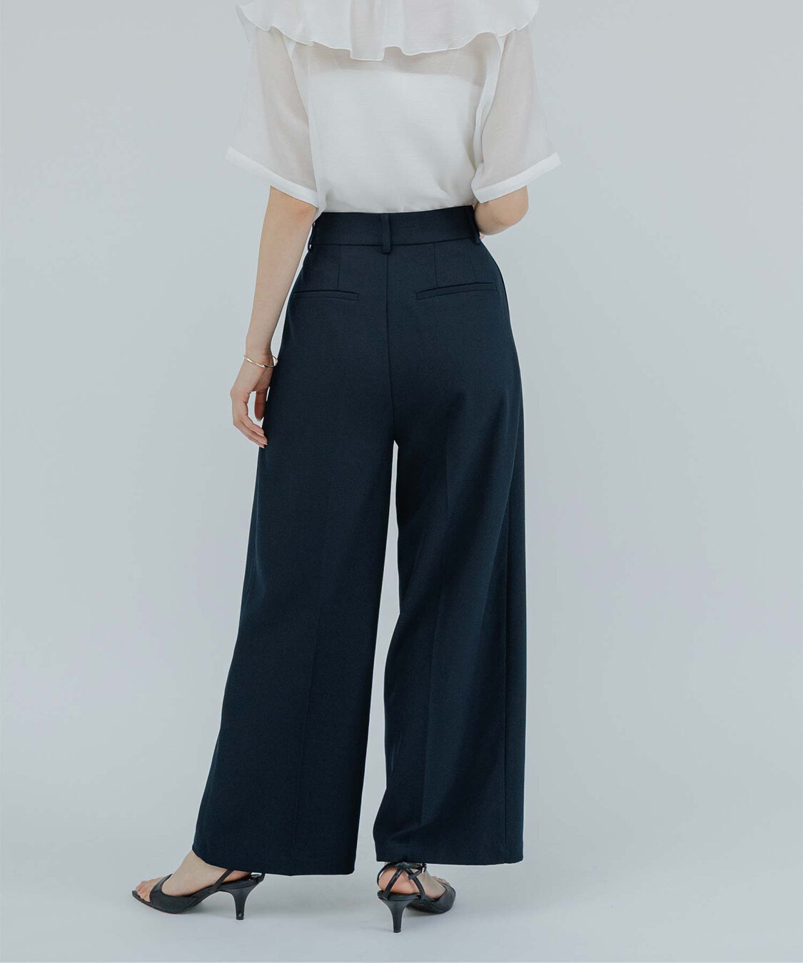 ur's「1タックセンタープレスワイドパンツ」|スラックス|