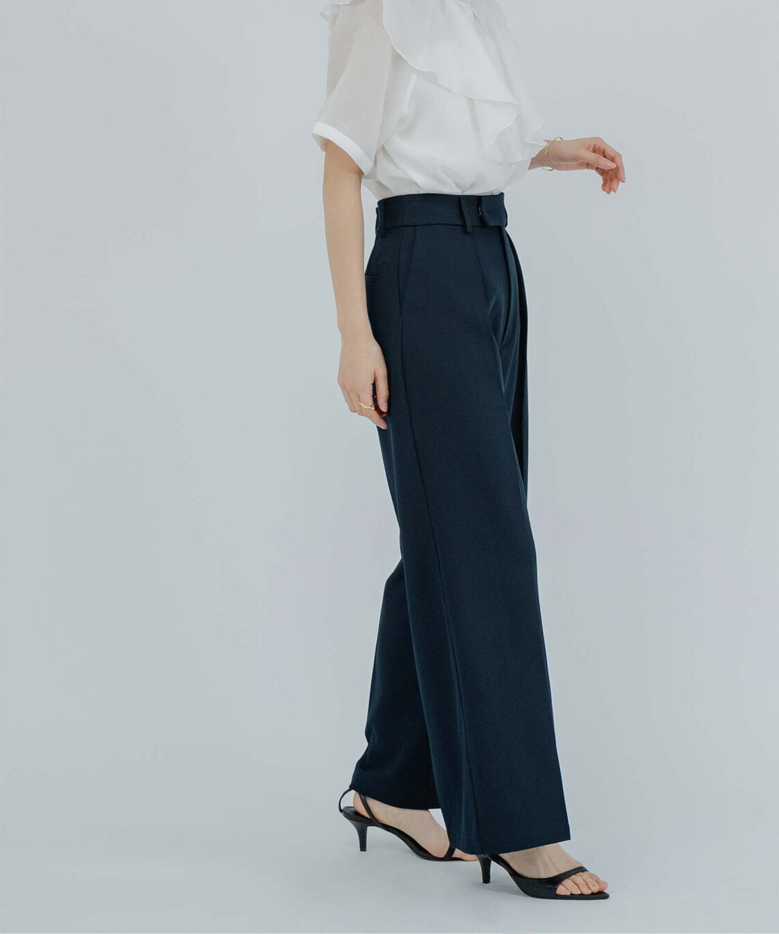 ur's「1タックセンタープレスワイドパンツ」|スラックス|