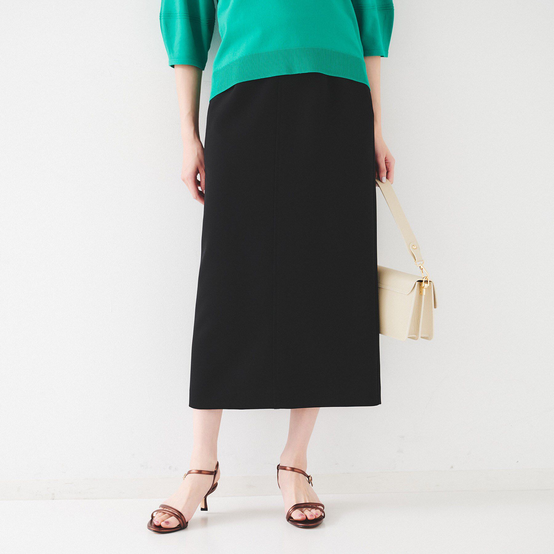 UNTITLED「【後ろウエストゴム/洗える】ストレッチ ナロースカート」|スカート|ブラック(019)