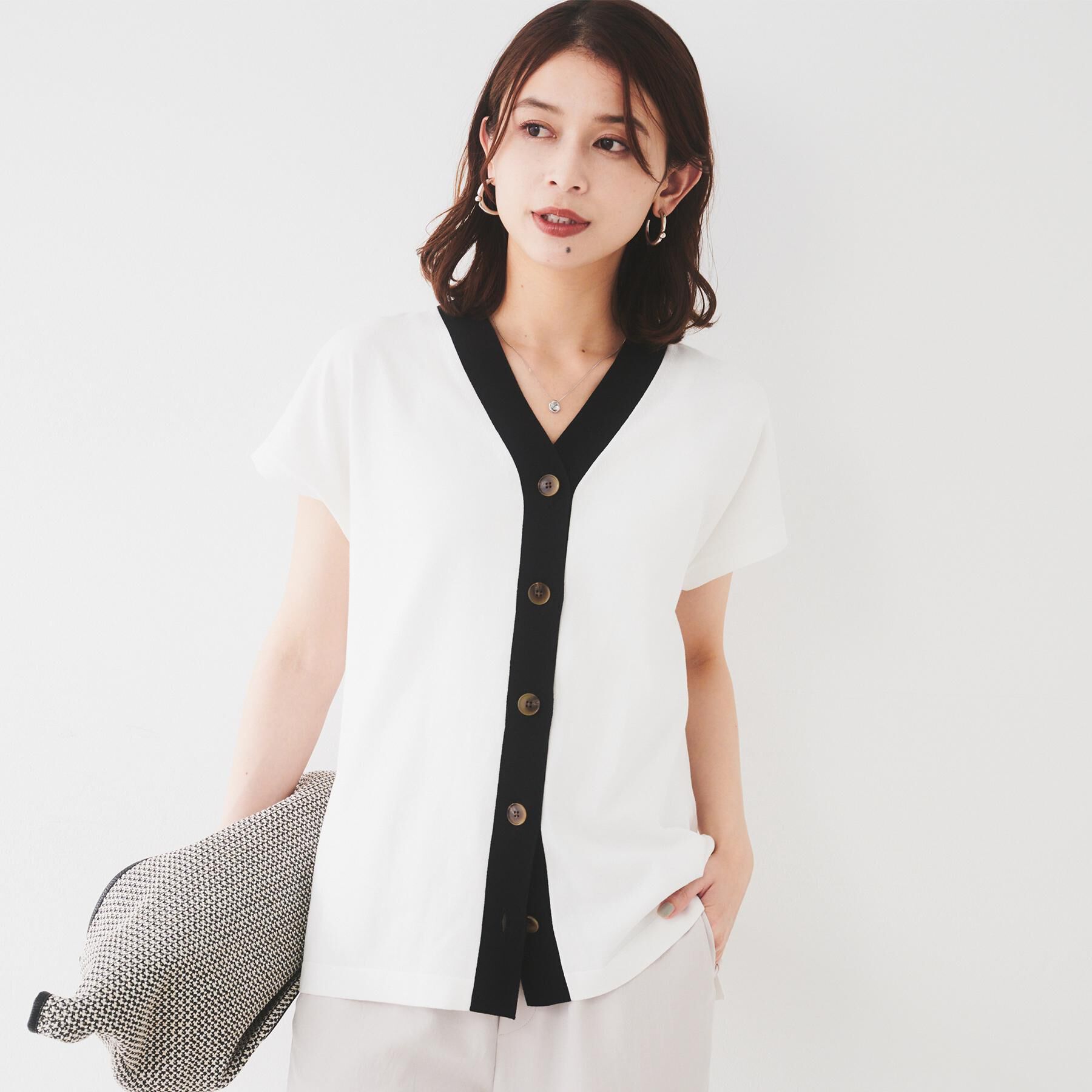 UNTITLED「【体型カバー/ジレ風/前開き】Vネックニット」|ニット・セーター|オフホワイト(503